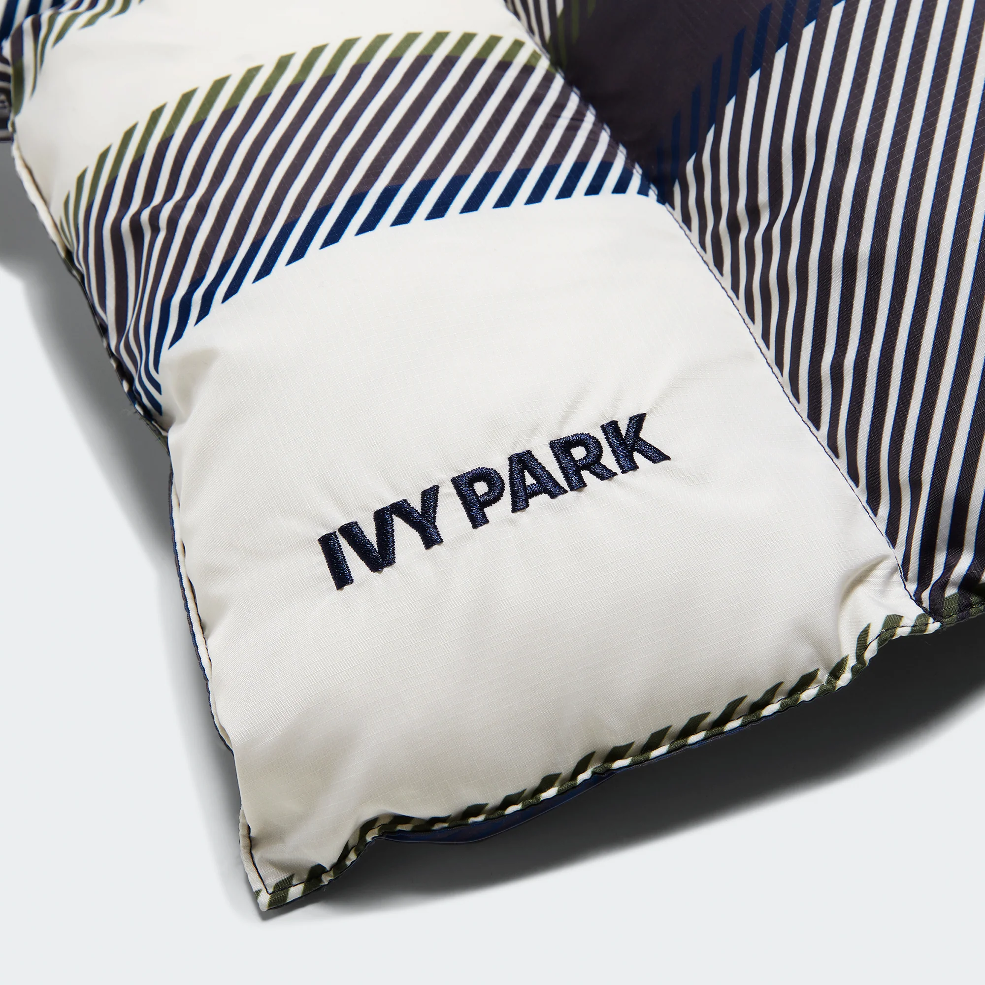Adidas x Ivy Park Padded Scarf 'Wilpin/lgsogr' - Image 2