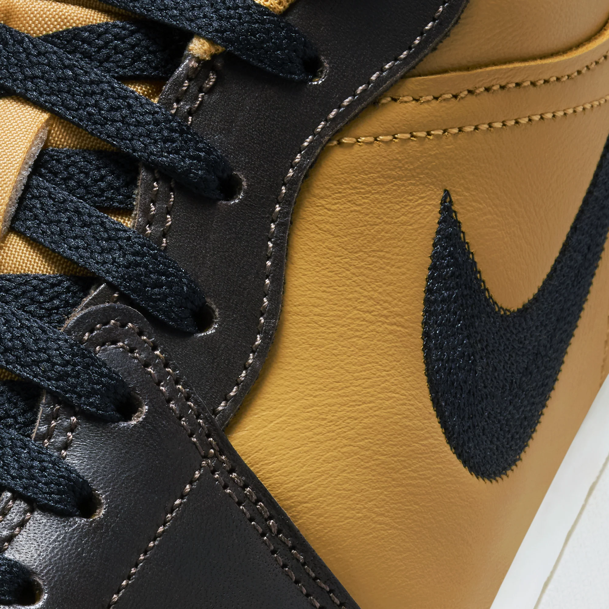 Air Jordan 1 Kids Low SE BG Shoes - Image 4