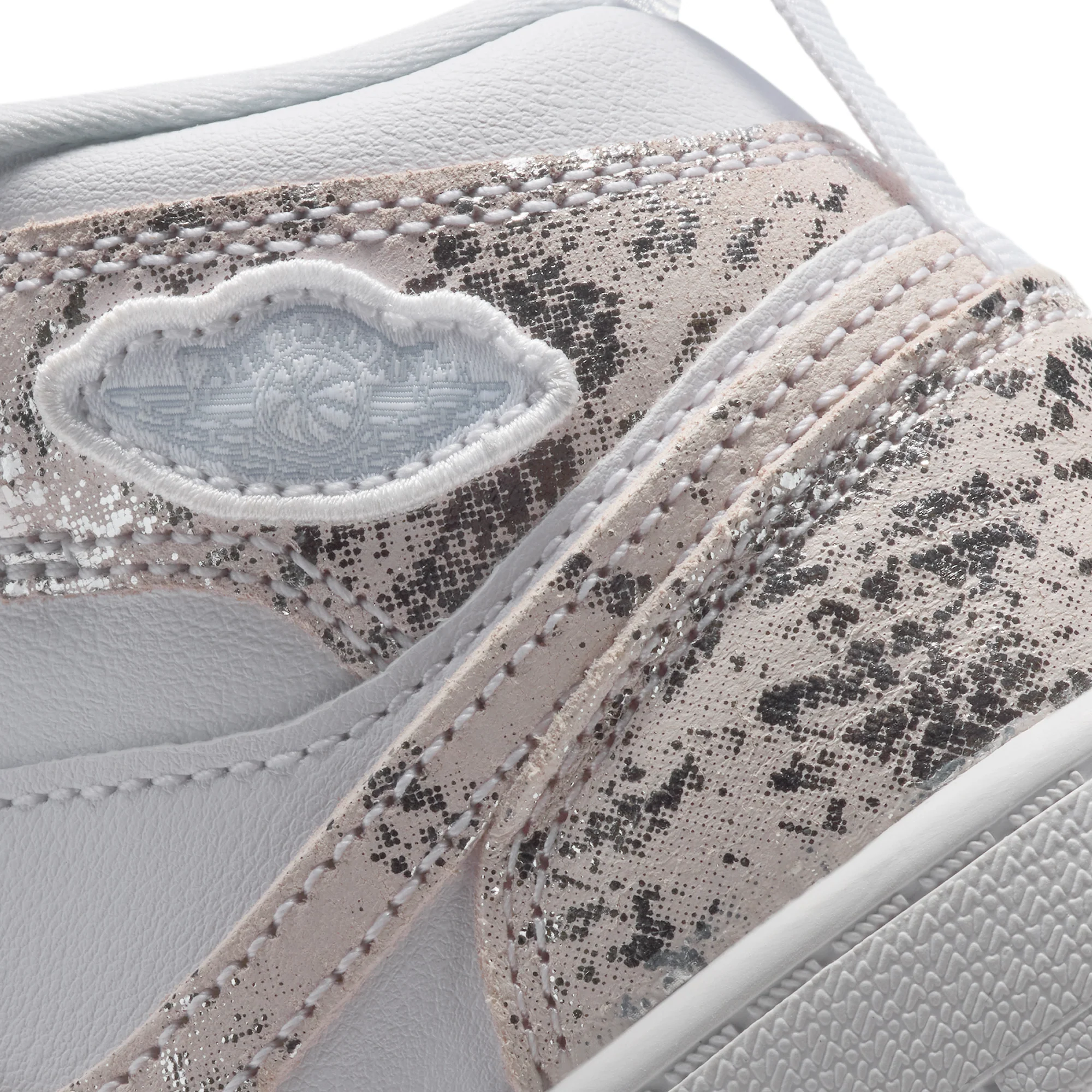 Air Jordan 1 Kids Mid SE Shoes - Image 4