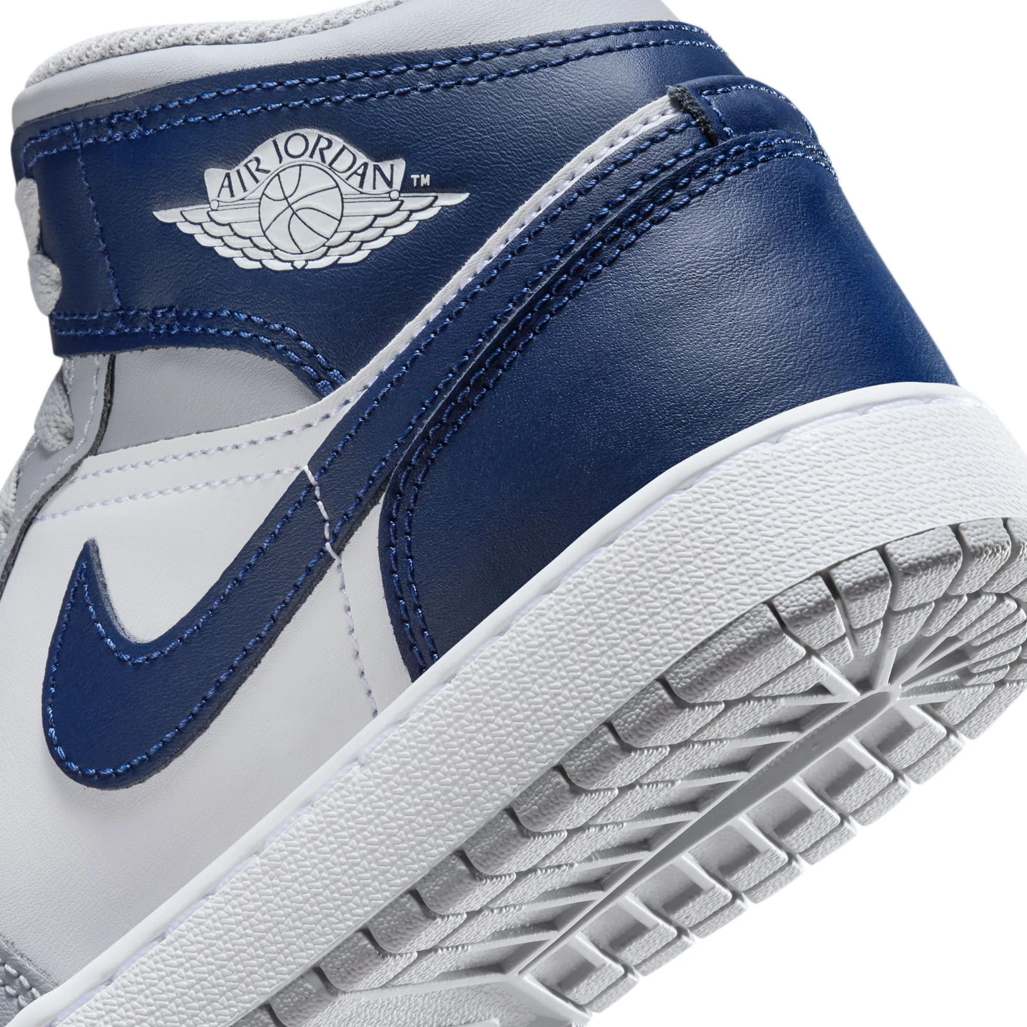 Air Jordan 1 Kids Mid Shoes - Image 4