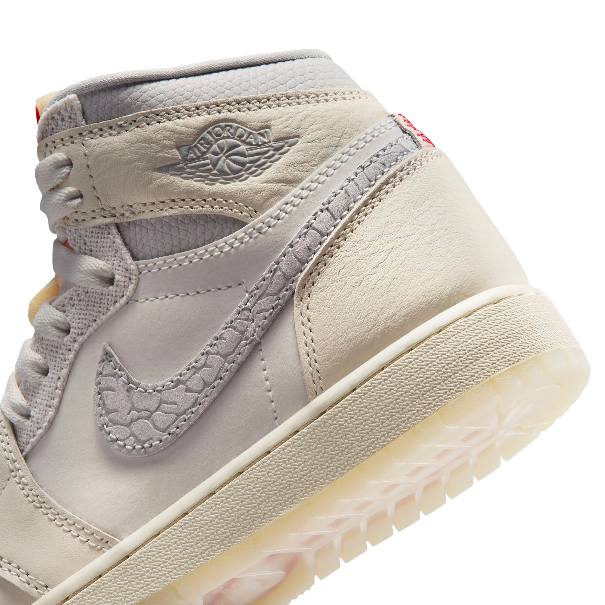 Air Jordan 1 Kids Retro High OG Shoes - Image 4