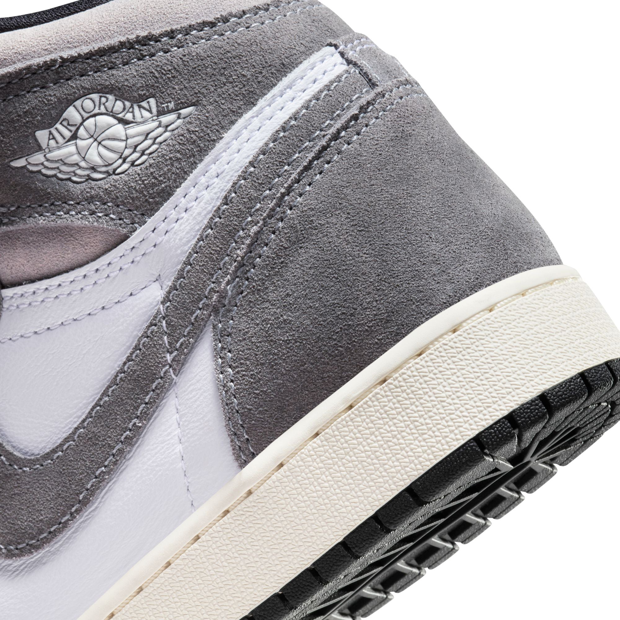 Air Jordan 1 Kids Retro High OG Shoes - Image 4