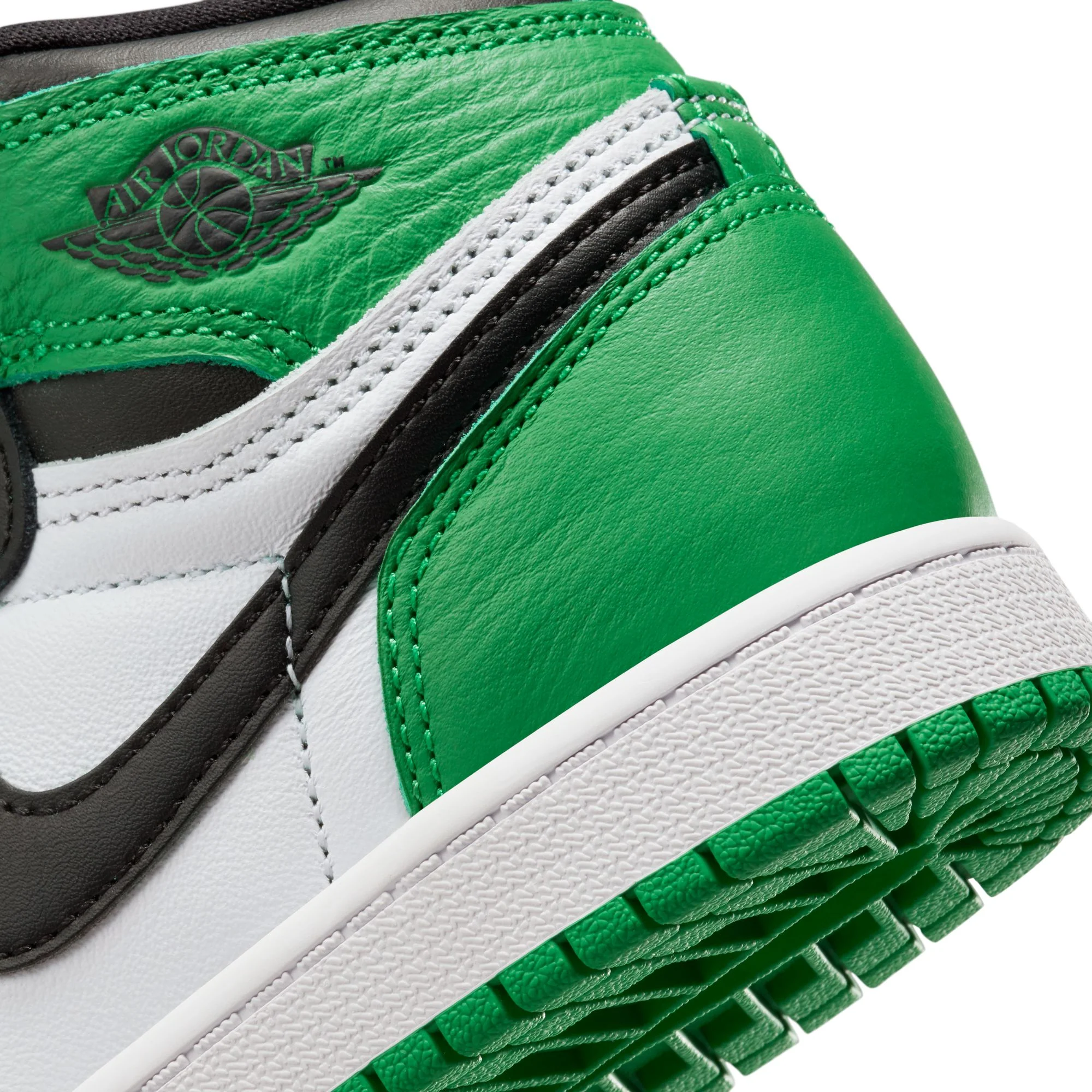 Air Jordan 1 Little Kids Retro High OG Shoes - Image 4