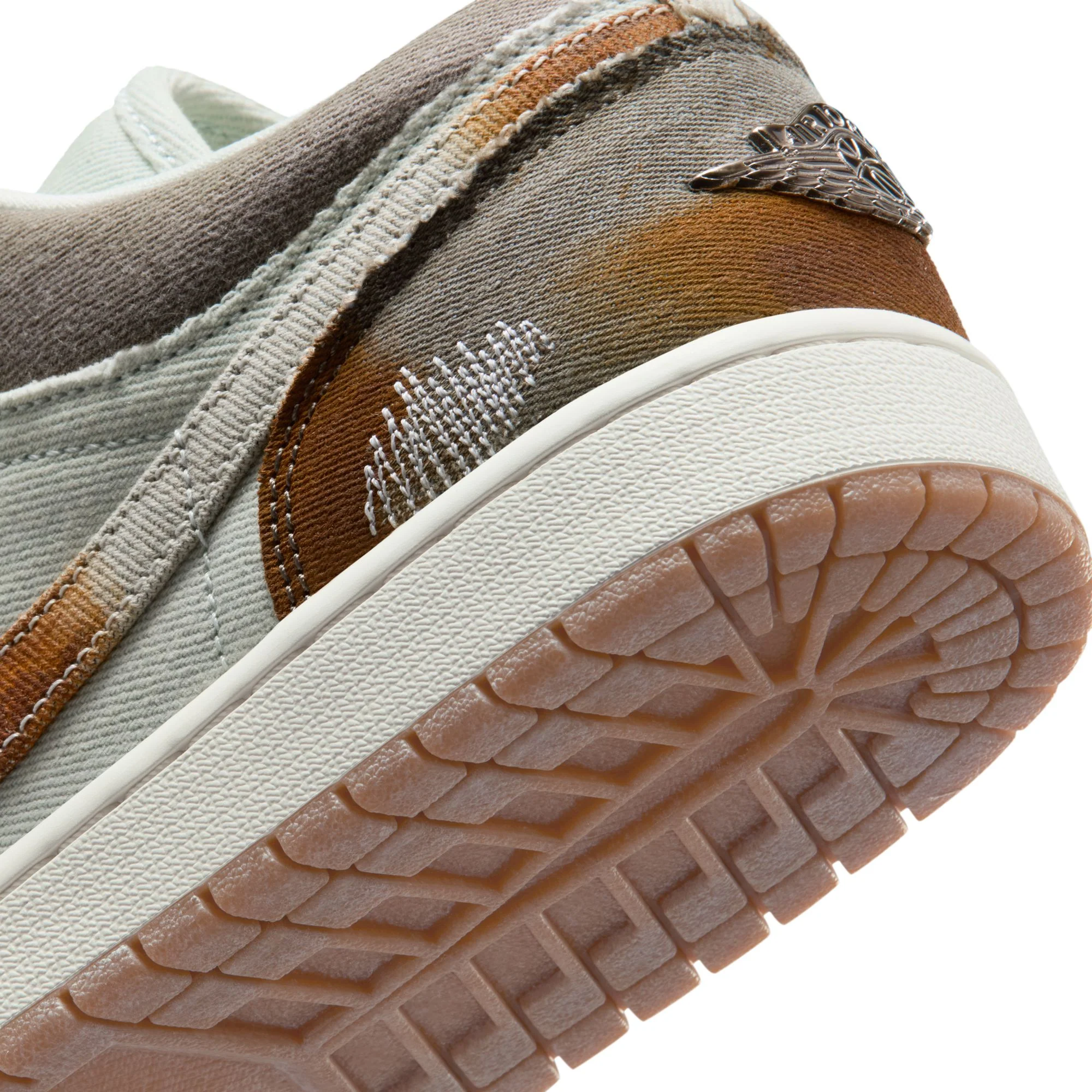 Air Jordan 1 Mens Low SE Shoes - Image 4