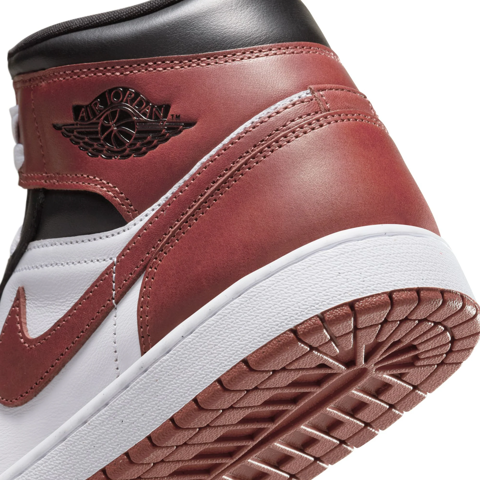 Air Jordan 1 Mens Mid SE Shoes - Image 4