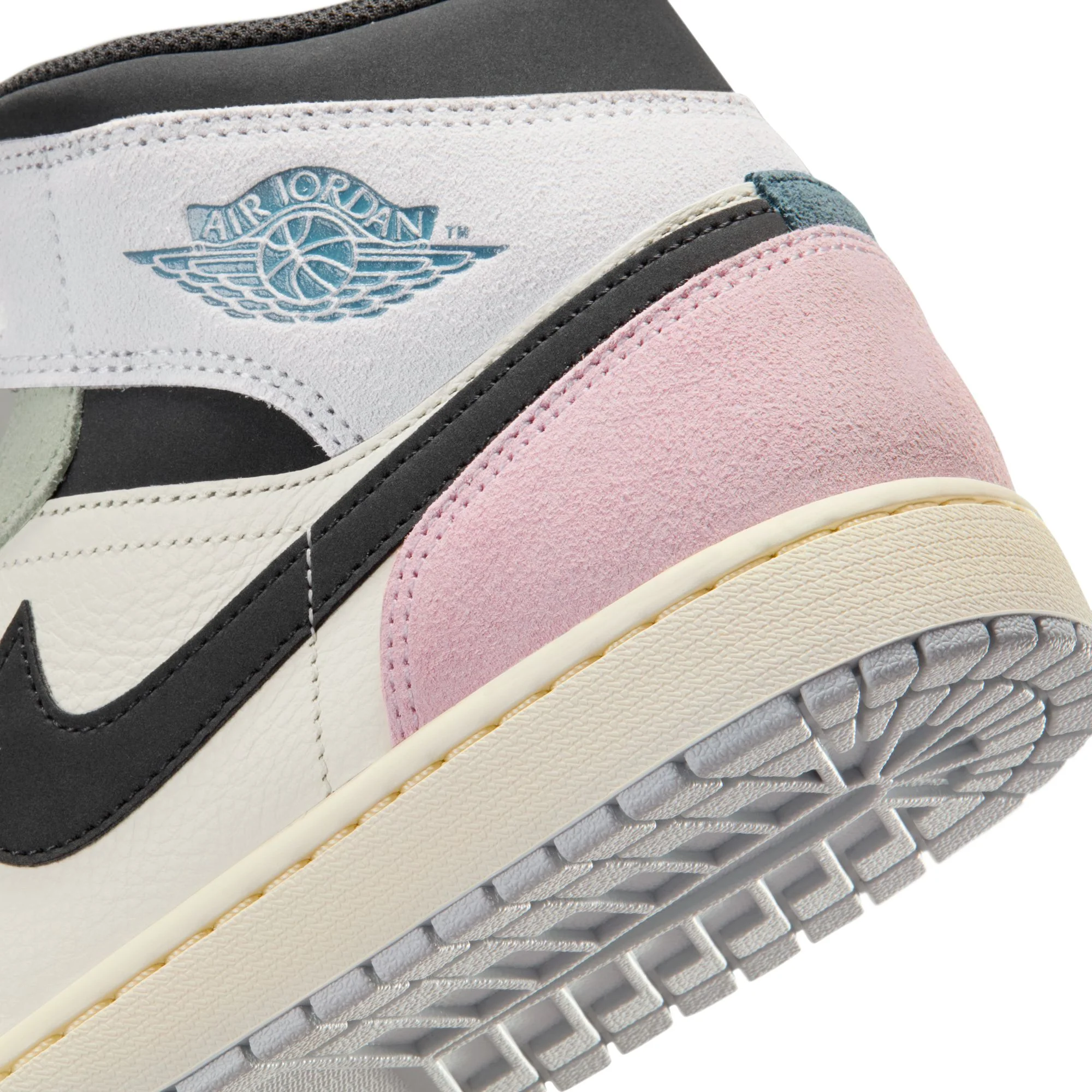 Air Jordan 1 Mens Mid SE Shoes - Image 4