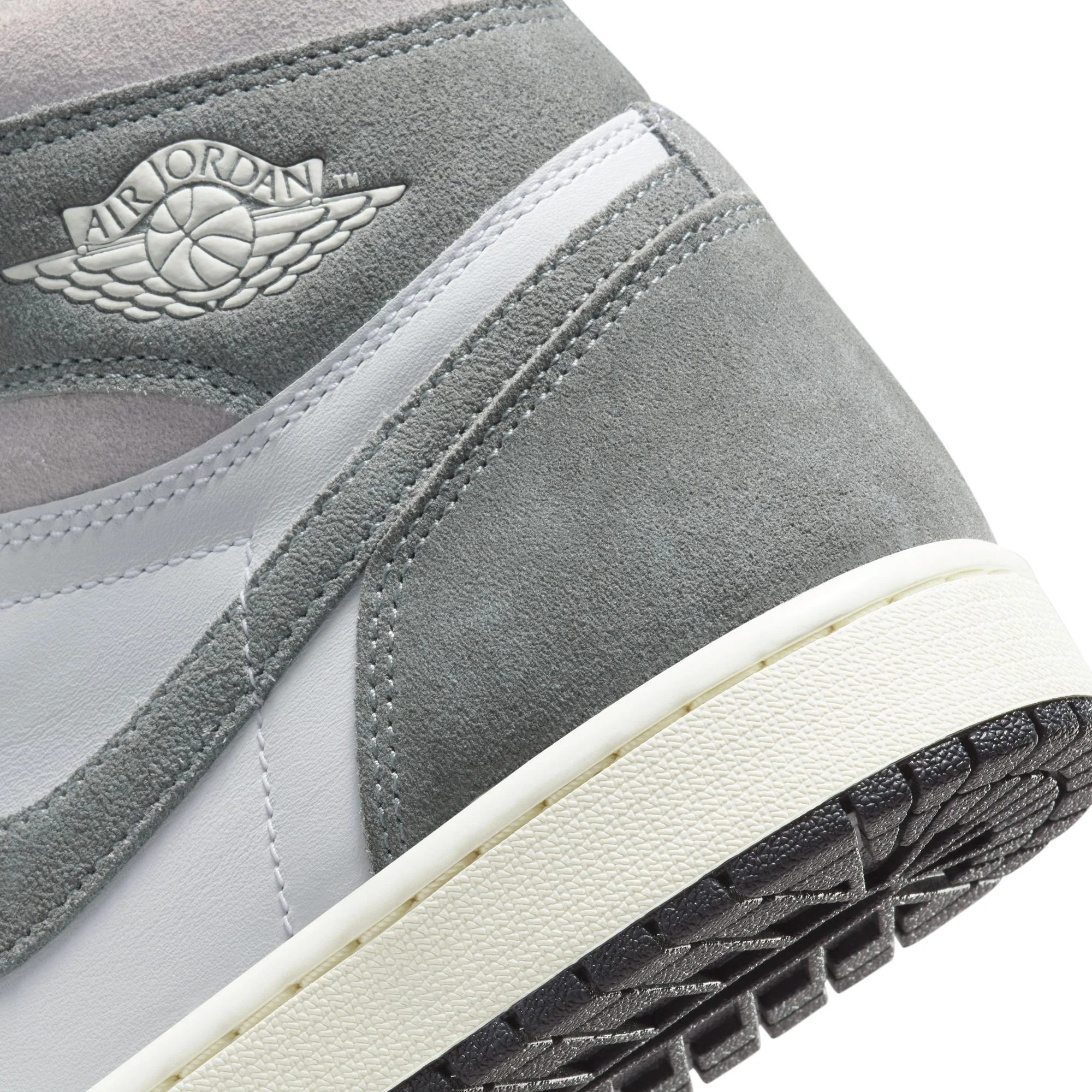 Air Jordan 1 Mens Retro High OG Shoes - Image 4