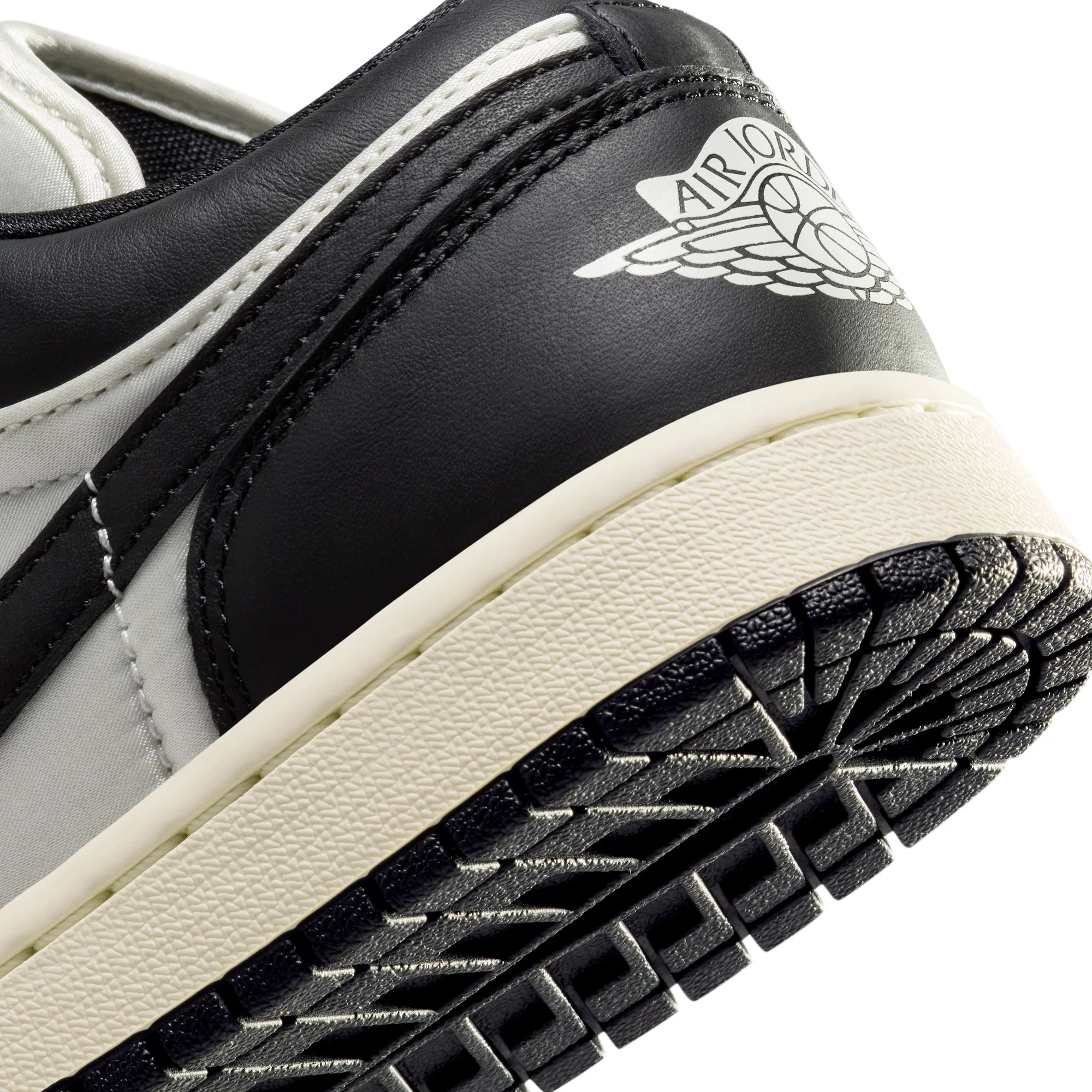 Air Jordan 1 Womens Low SE Shoes - Image 4
