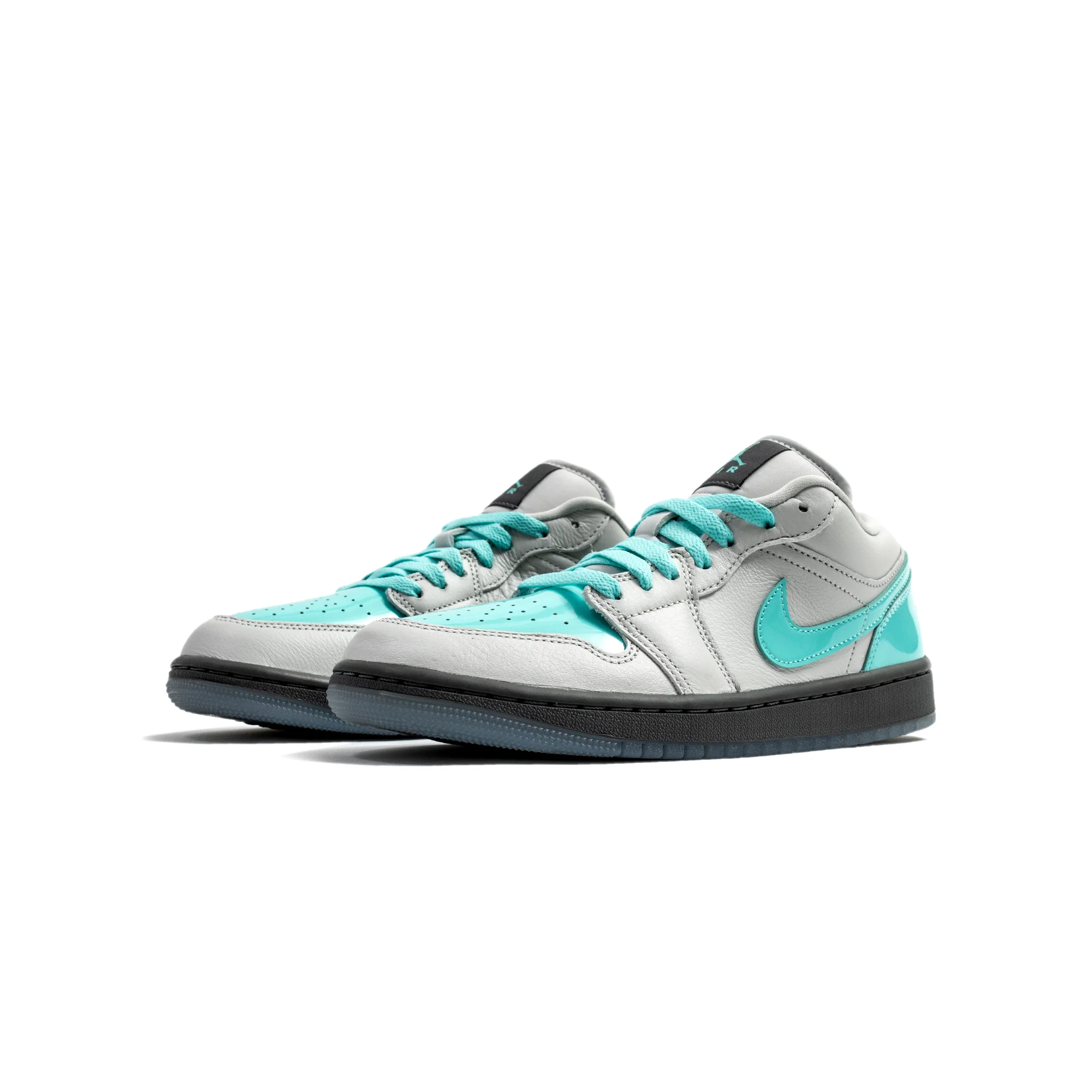 Air Jordan 1 Womens Low SE Shoes - Image 2