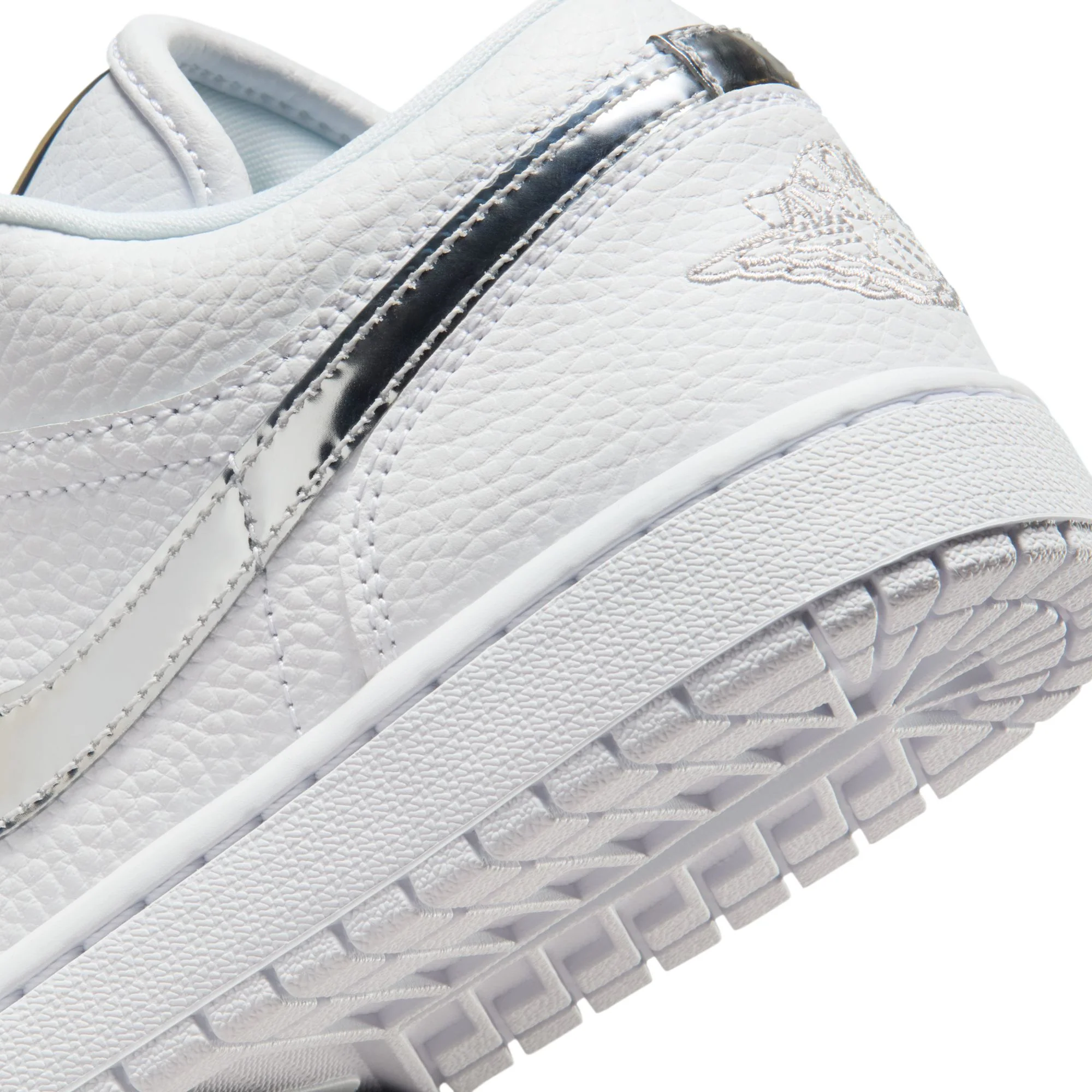 Air Jordan 1 Womens Low SE Shoes - Image 4