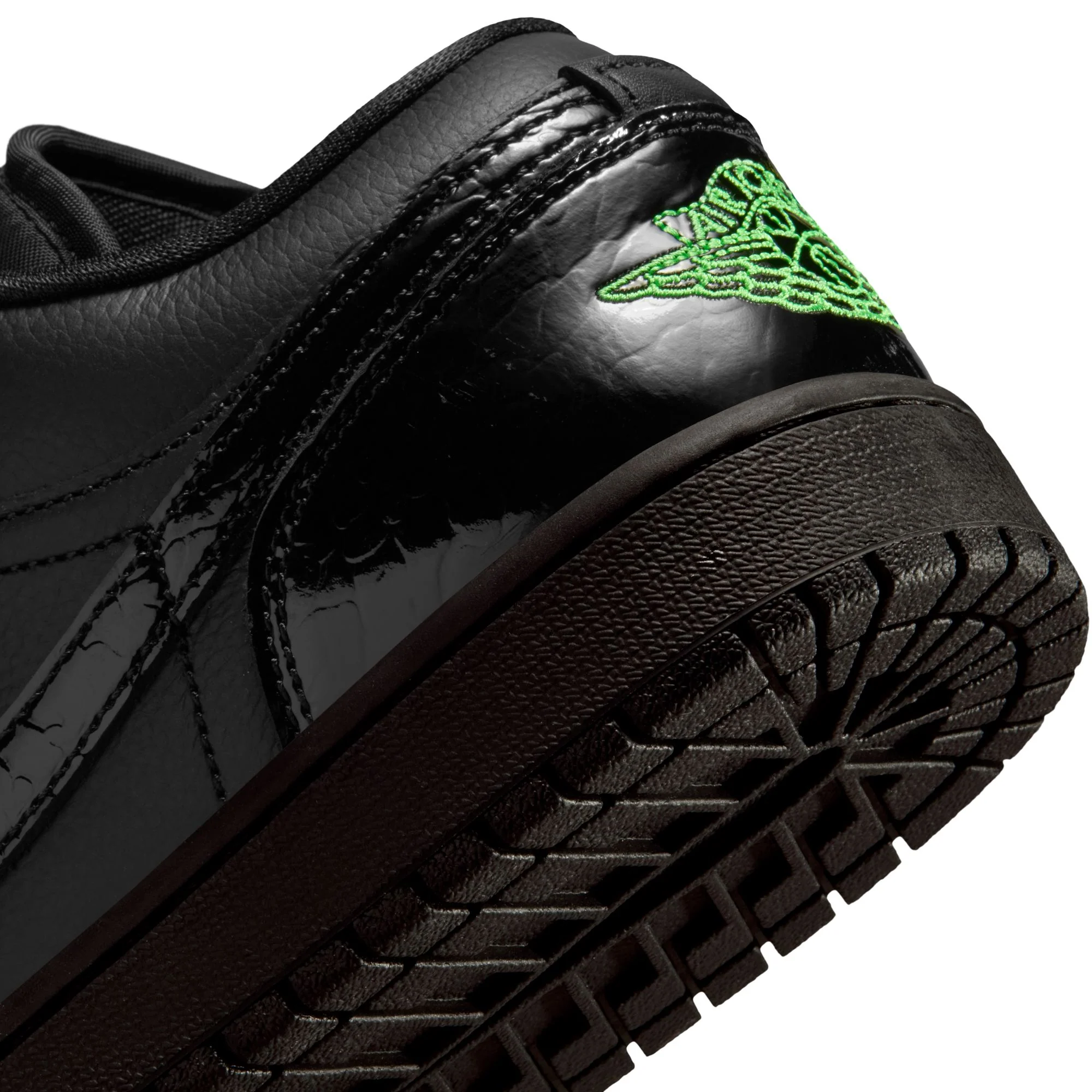 Air Jordan 1 Womens Low SE Shoes - Image 4