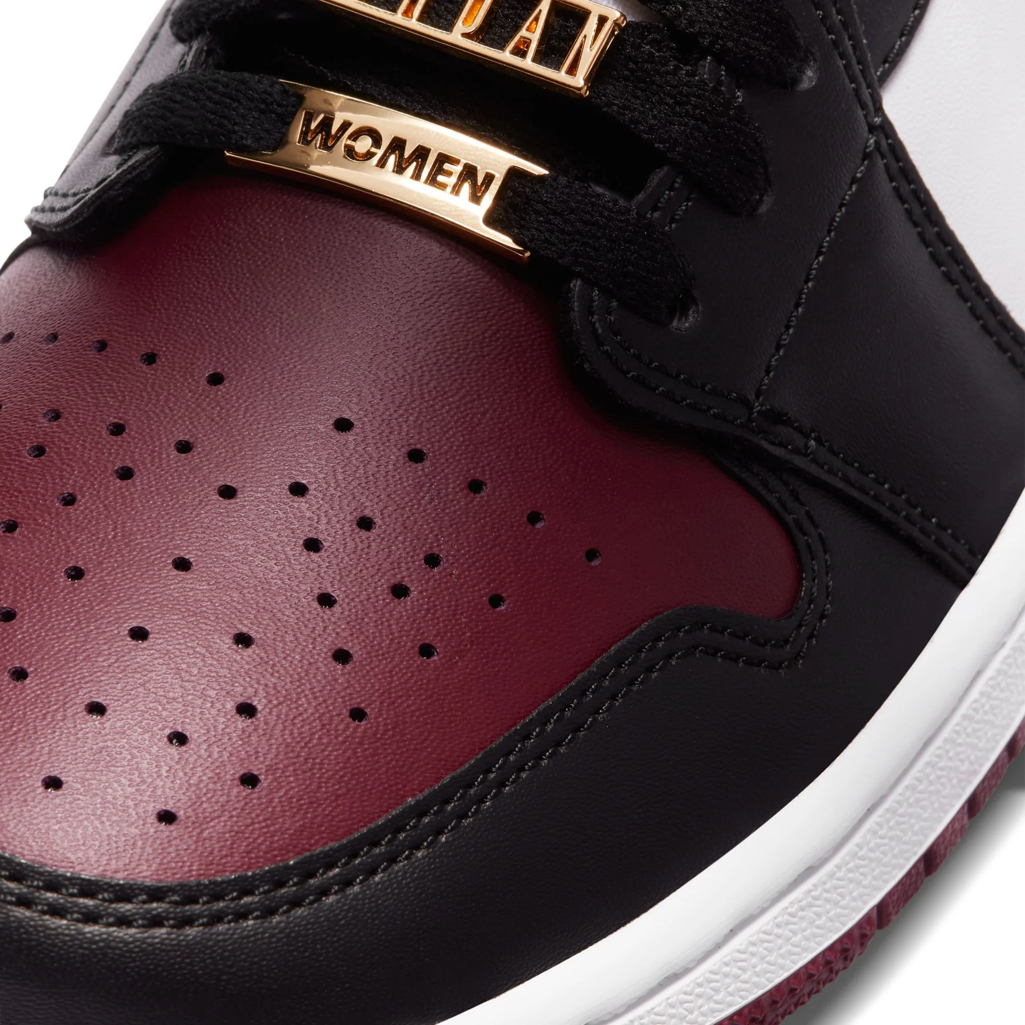 Air Jordan Womens 1 Mid SE 'Fearless' Shoes - Image 4