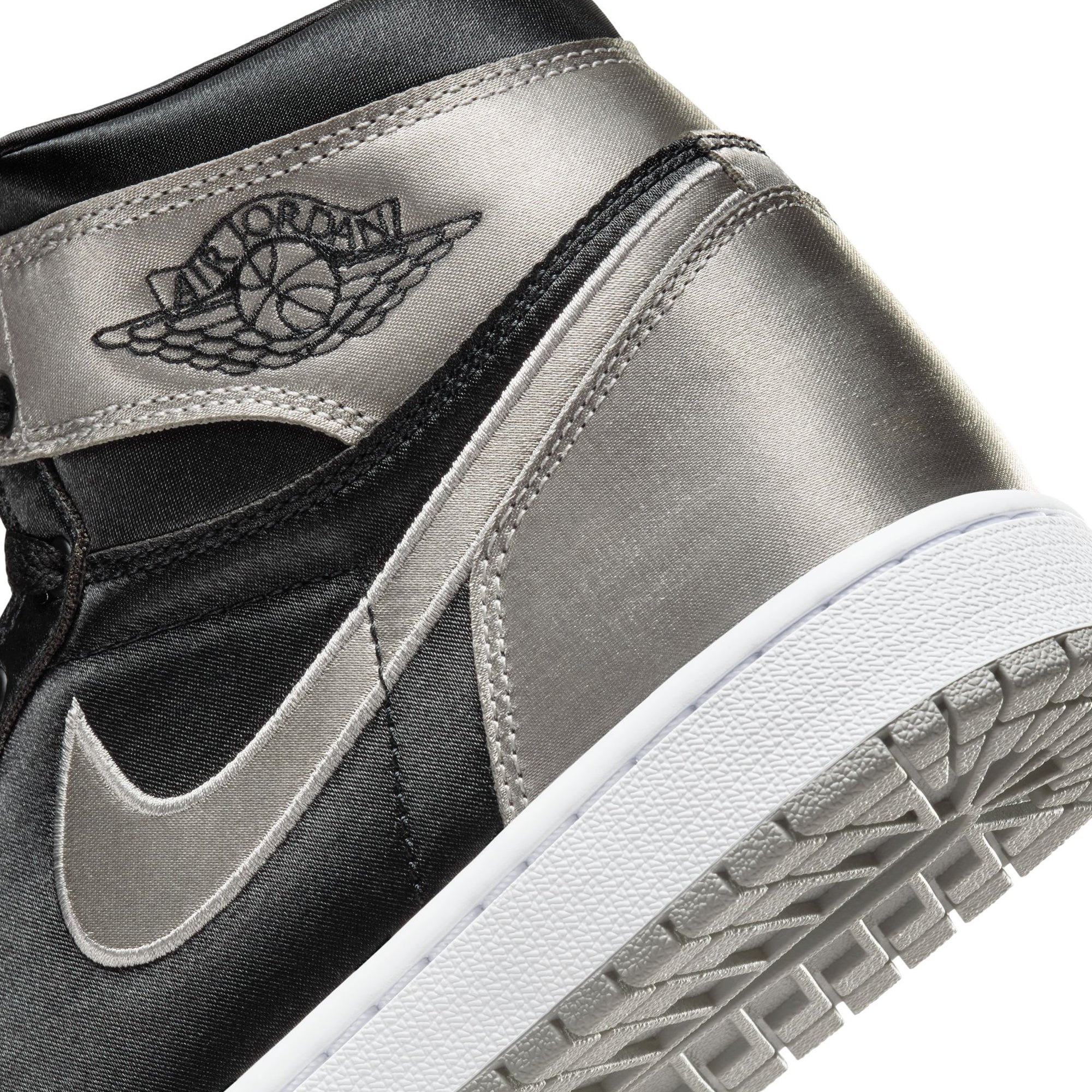 Air Jordan 1 Womens Retro High OG Shoes - Image 4