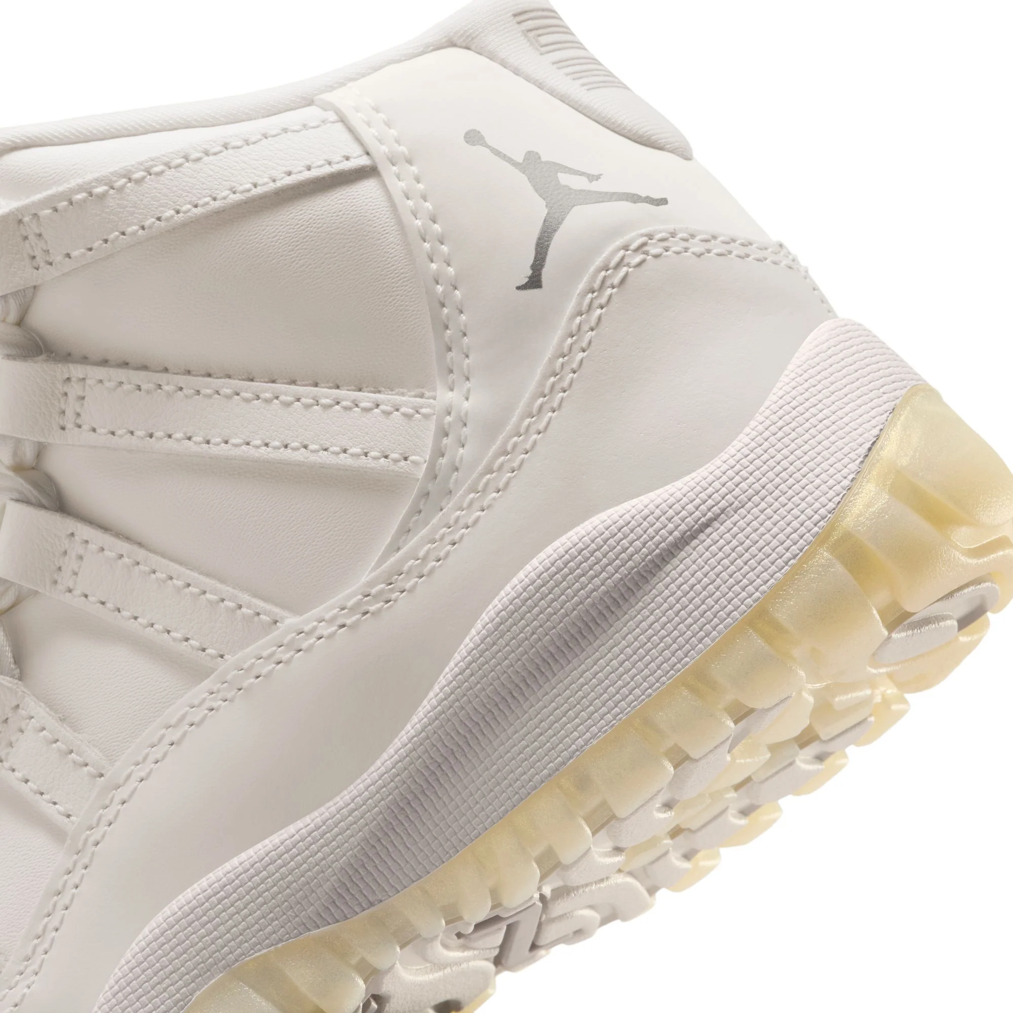 Air Jordan 11 Little Kids Retro 'Pearl' Shoes - Image 4