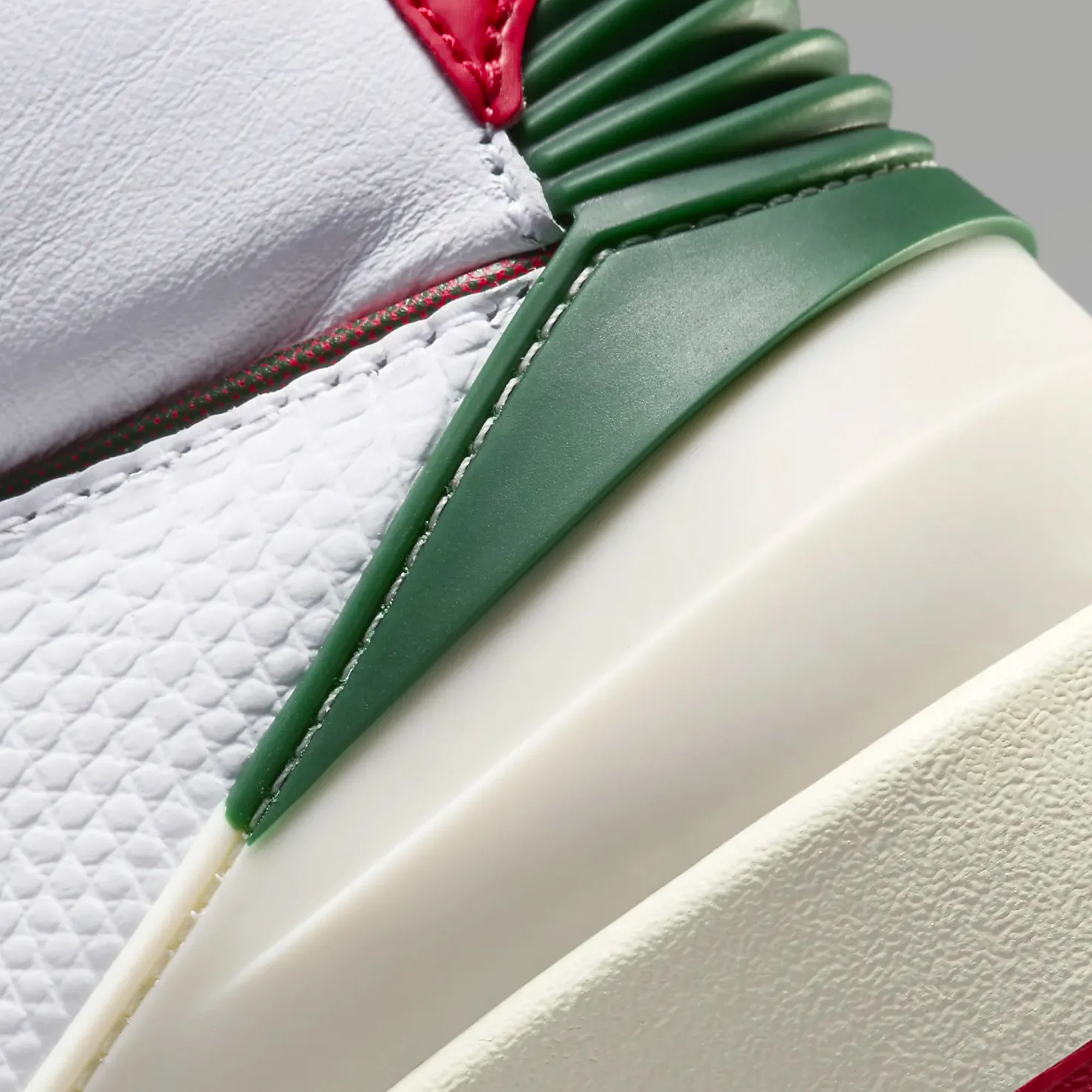 Air Jordan 2 Kids Retro Shoes - Image 4