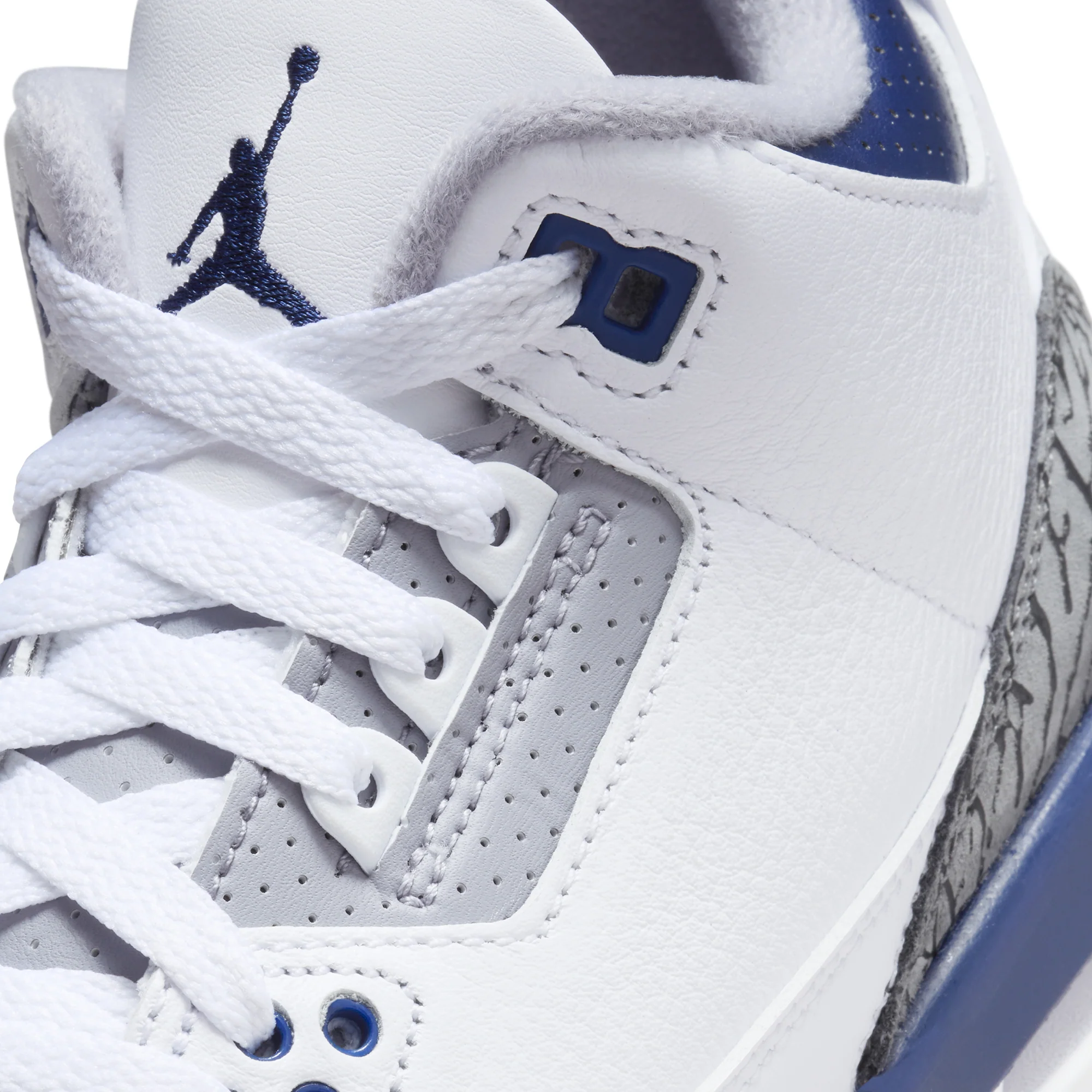 Air Jordan 3 Kids Retro Shoes - Image 4