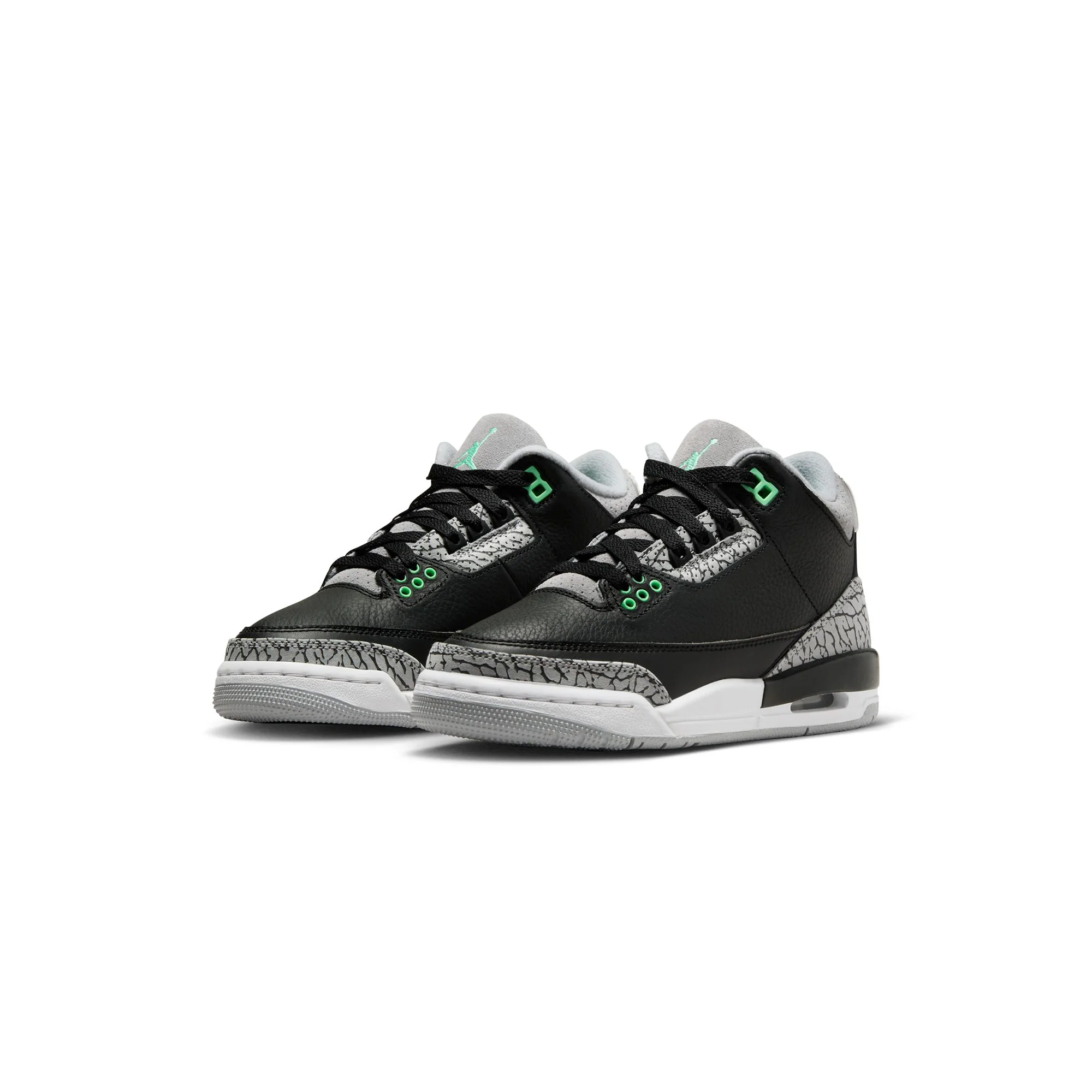 Air Jordan 3 Kids Retro Shoes - Image 2