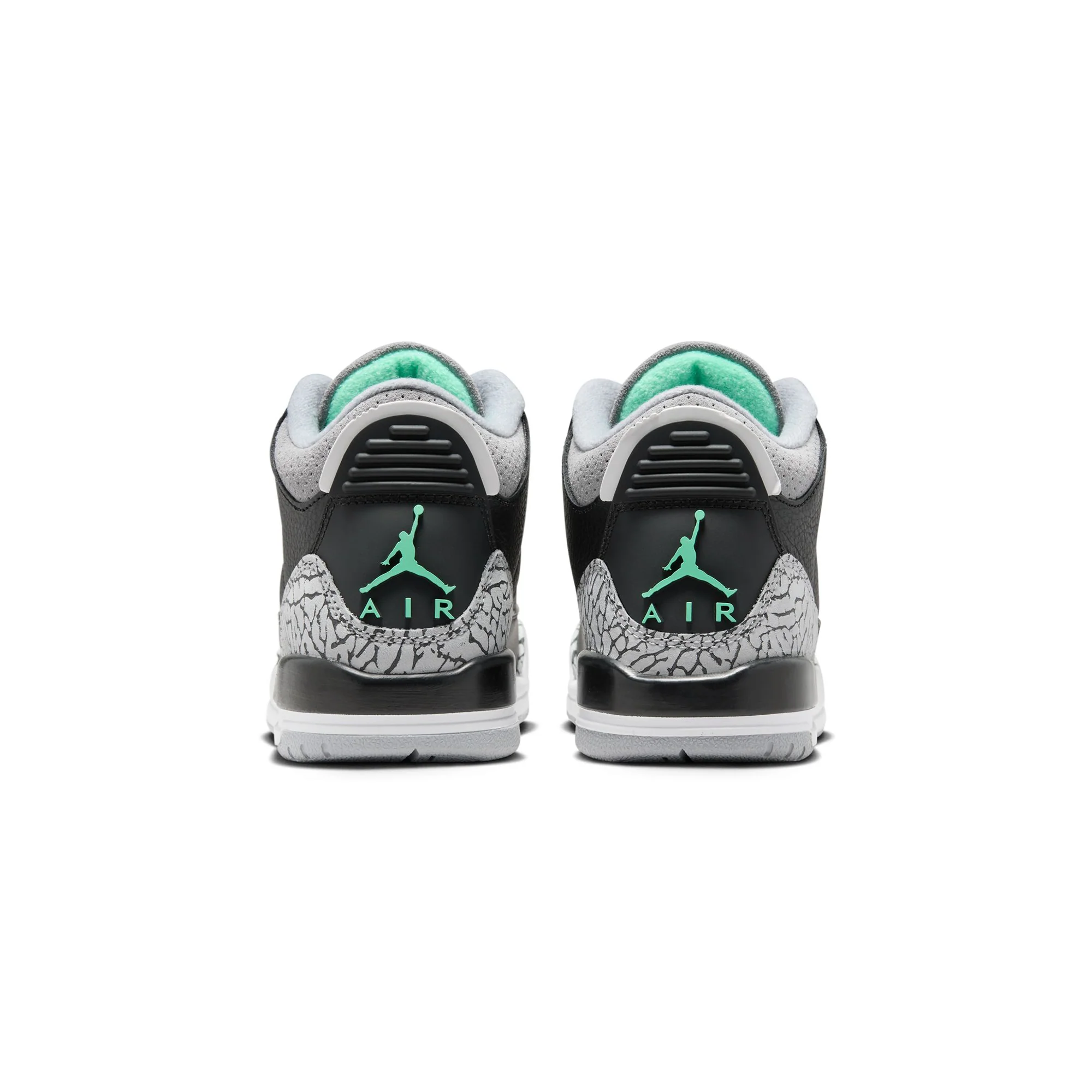 Air Jordan 3 Kids Retro Shoes - Image 3
