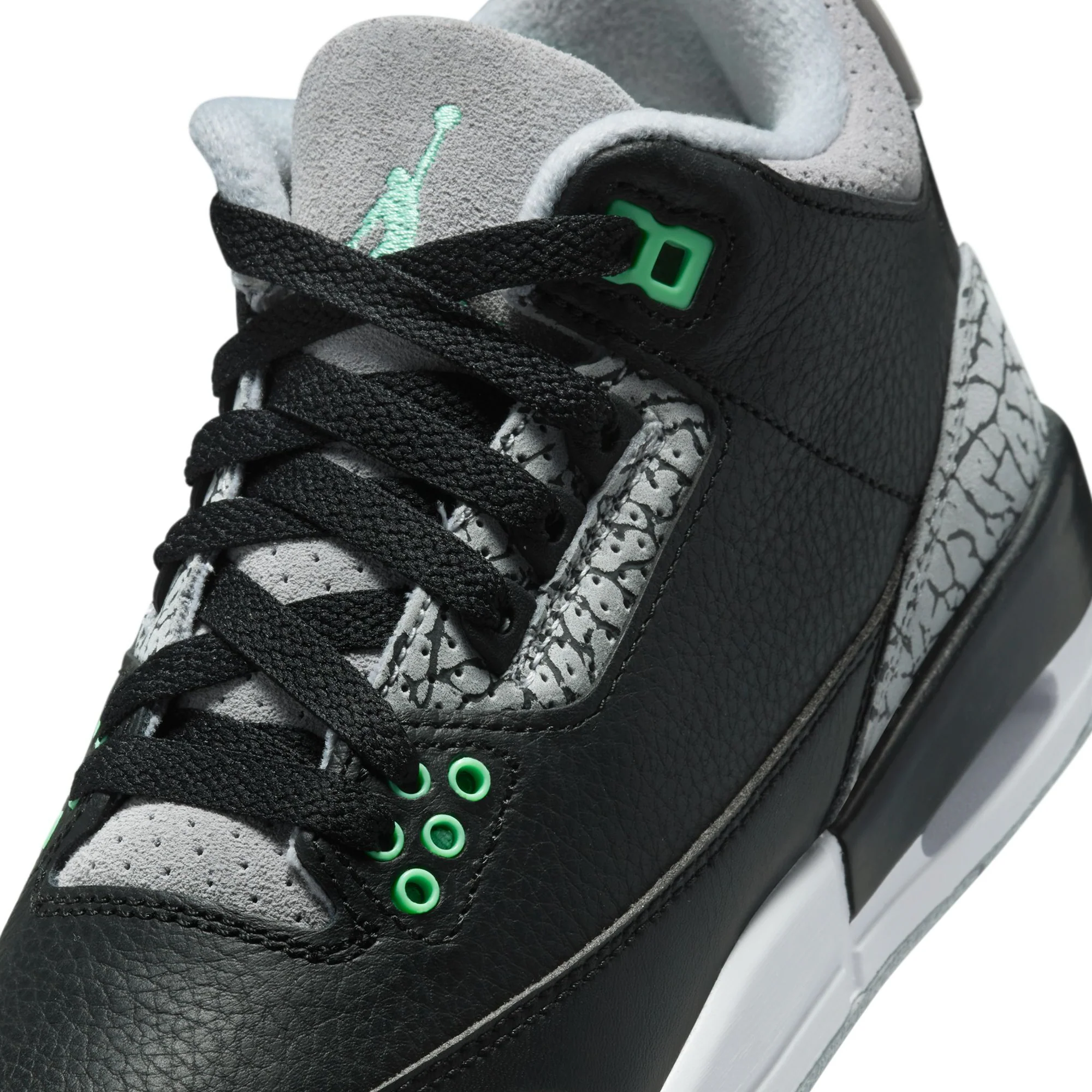 Air Jordan 3 Kids Retro Shoes - Image 4