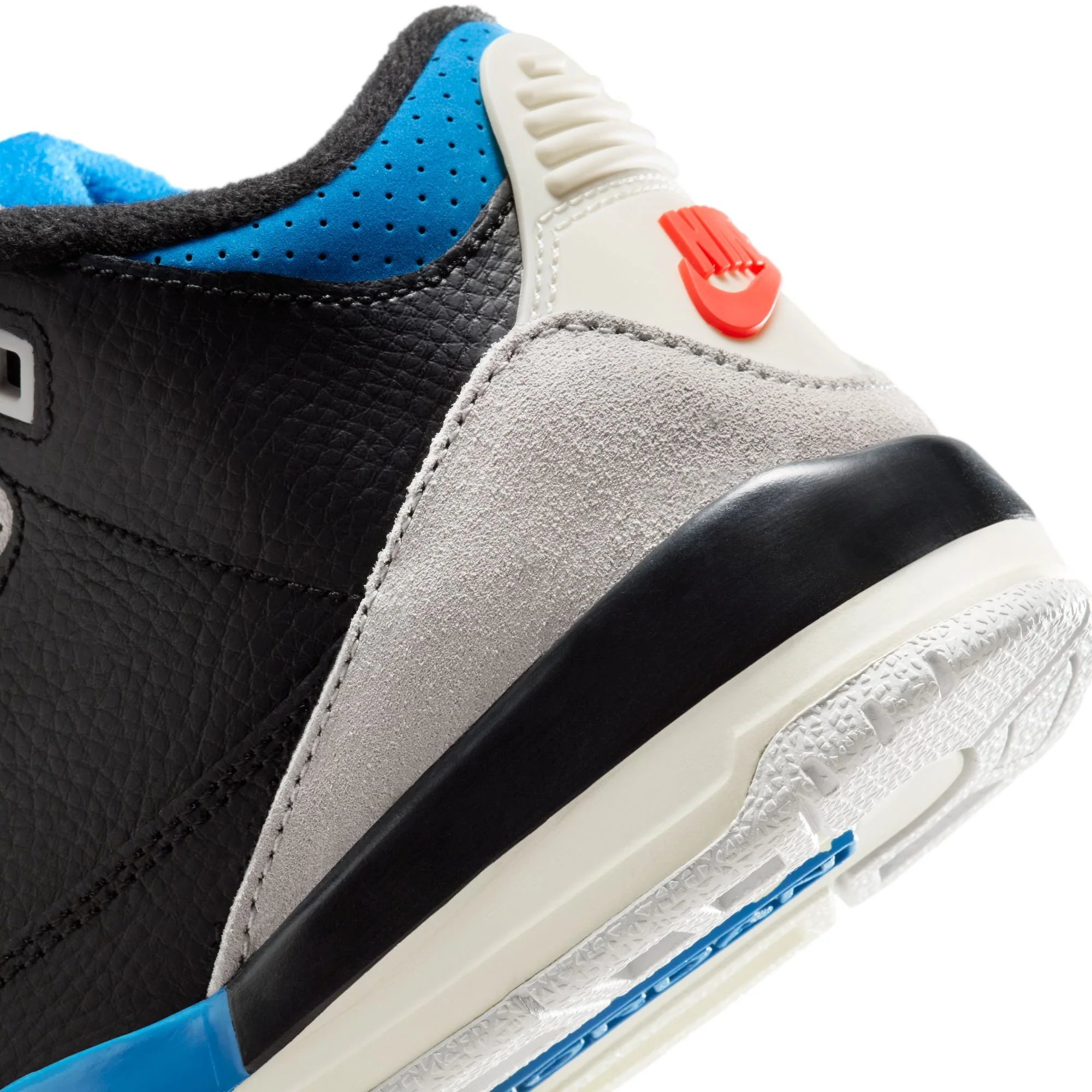 Air Jordan 3 Little Kids Retro OG Shoes - Image 4