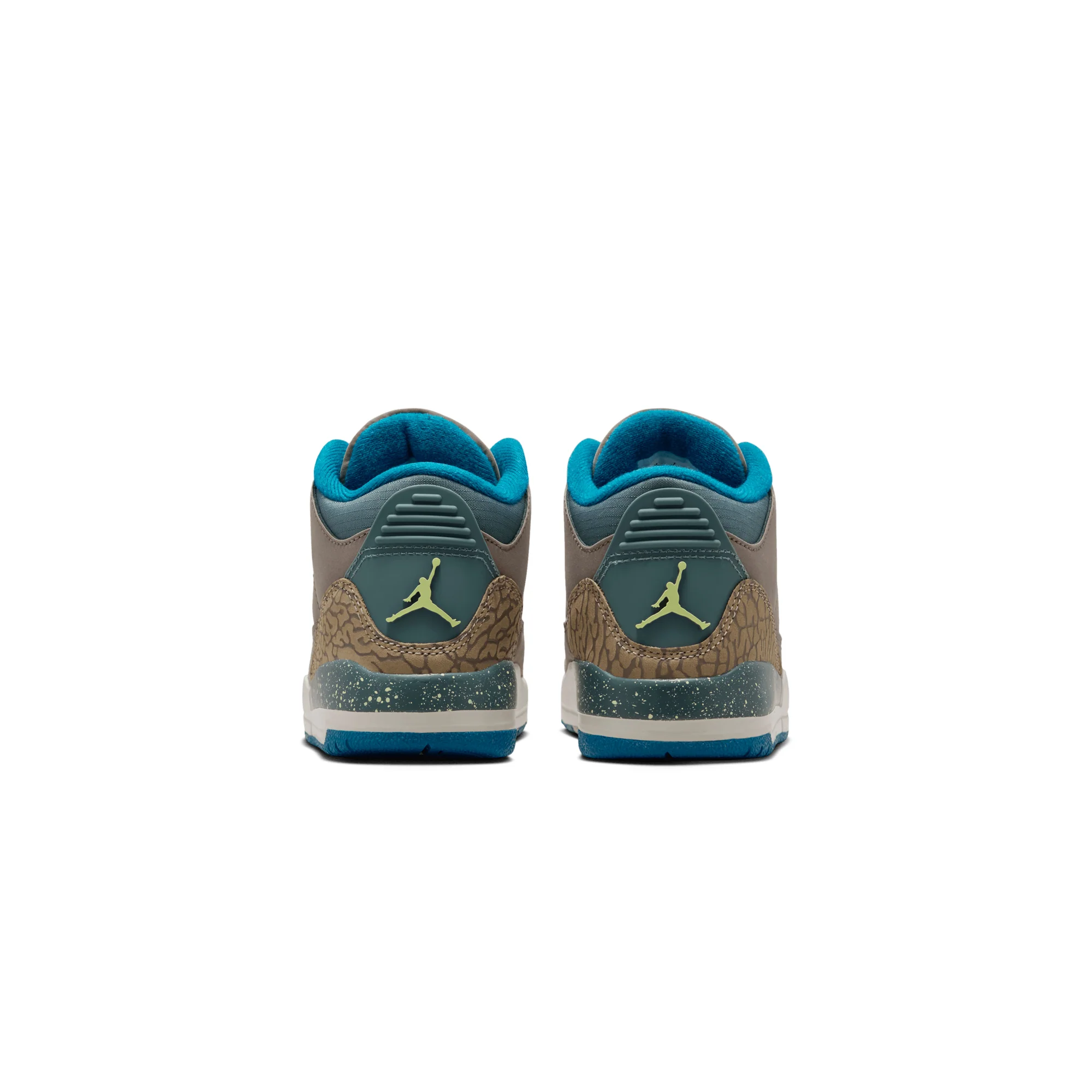 Air Jordan 3 Little Kids Retro Shoes - Image 3