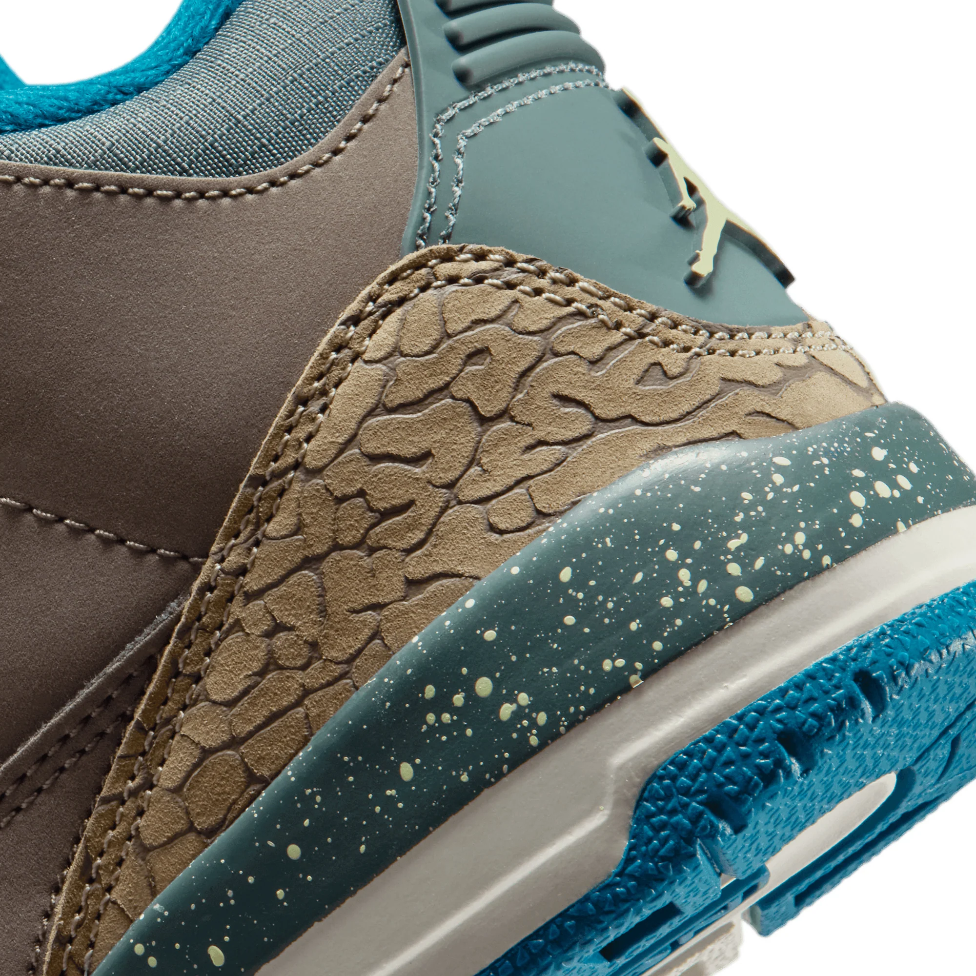 Air Jordan 3 Little Kids Retro Shoes - Image 4