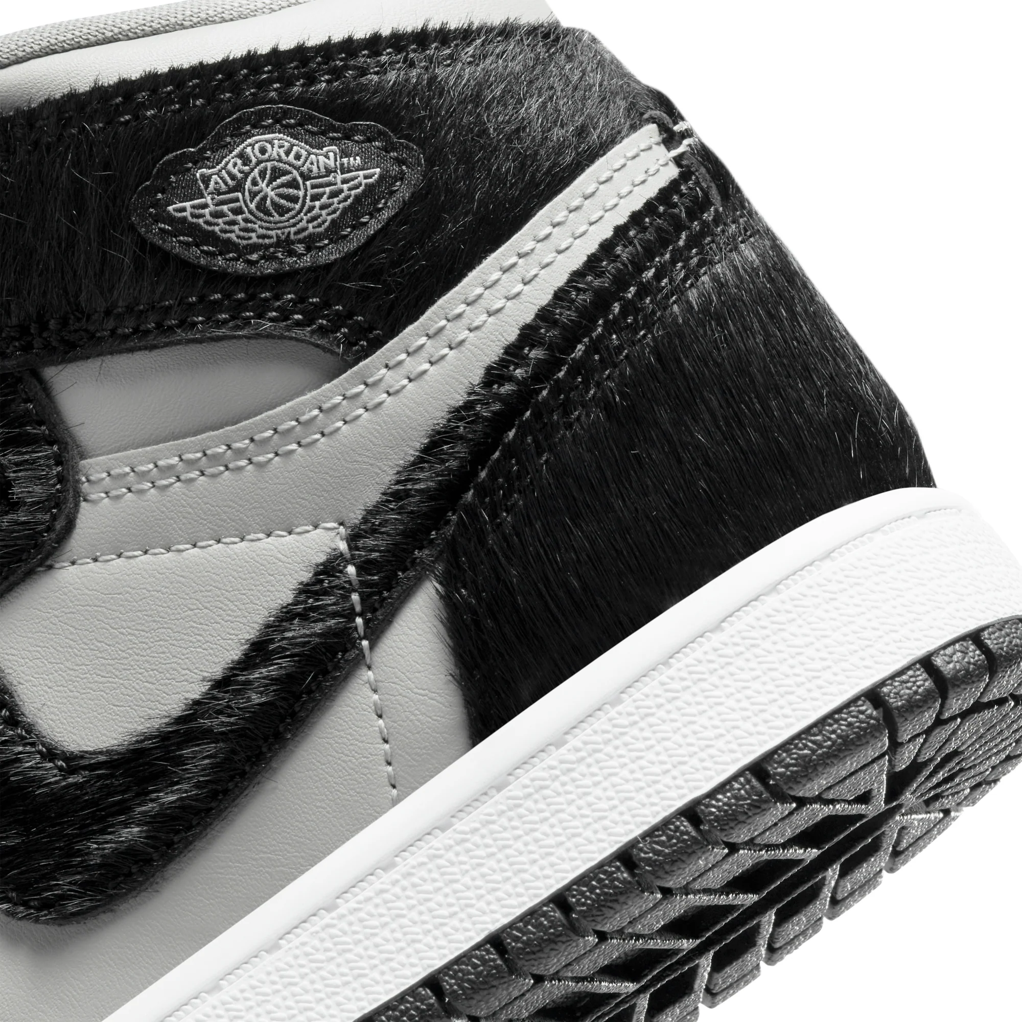 Air Jordan Little Kids 1 Retro High OG Shoes - Image 4
