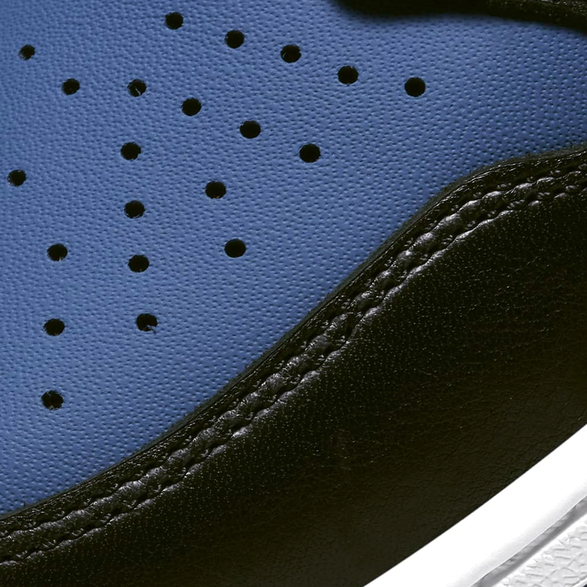 Air Jordan Mens 1 Low OG Shoes - Image 4