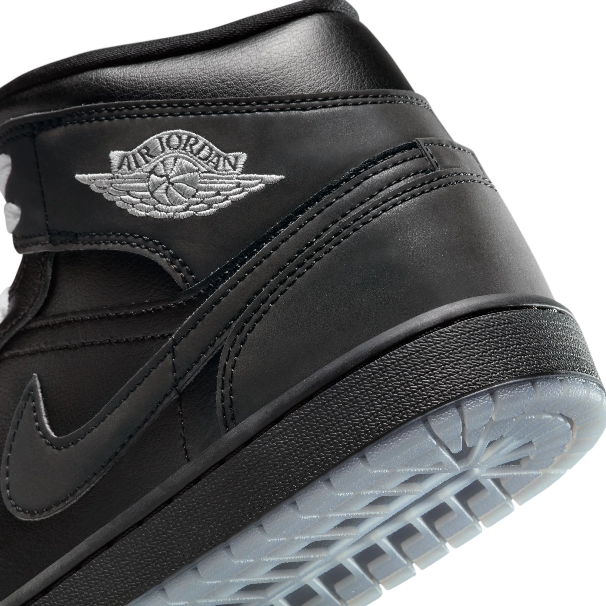 Air Jordan 1 Mens Mid SE Shoes - Image 4