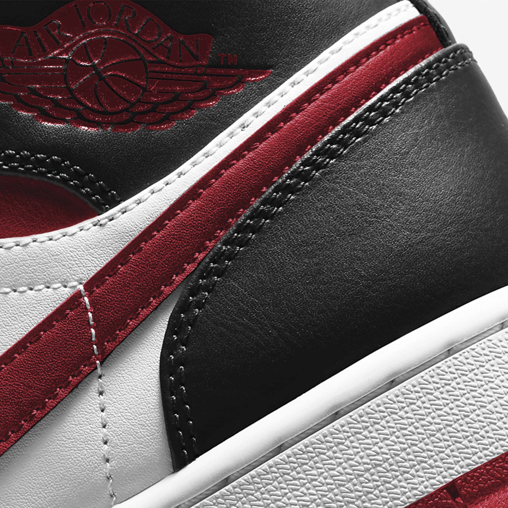 Air Jordan Mens 1 Mid Shoes - Image 3