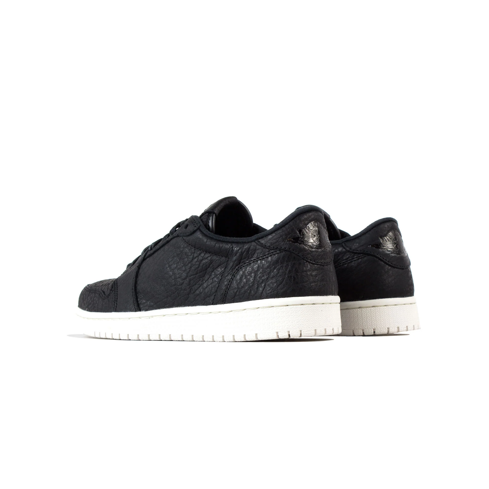 Air Jordan Mens 1 Retro Low "Swooshless" Shoes - Image 3