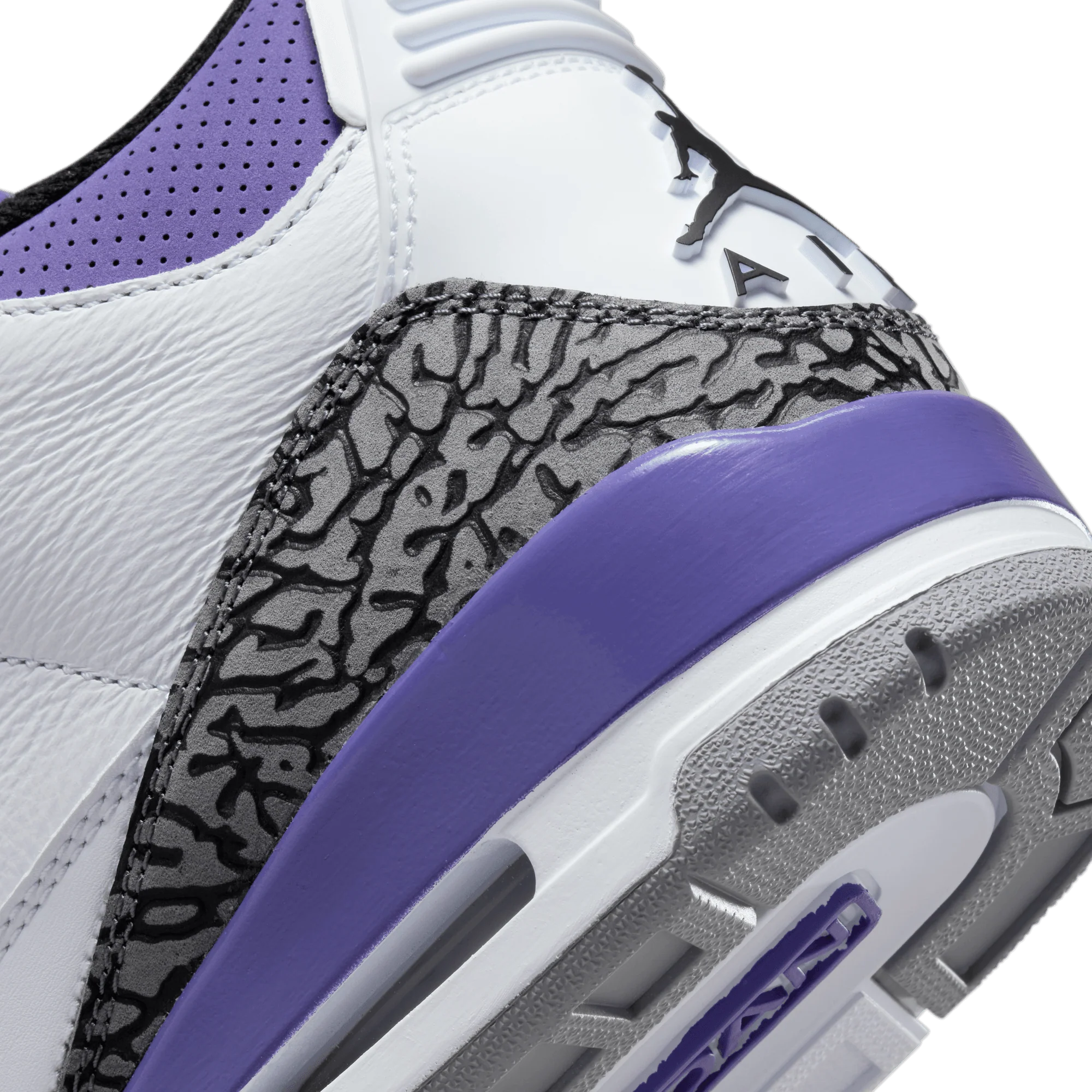 Air Jordan Mens 3 Retro Shoes - Image 4