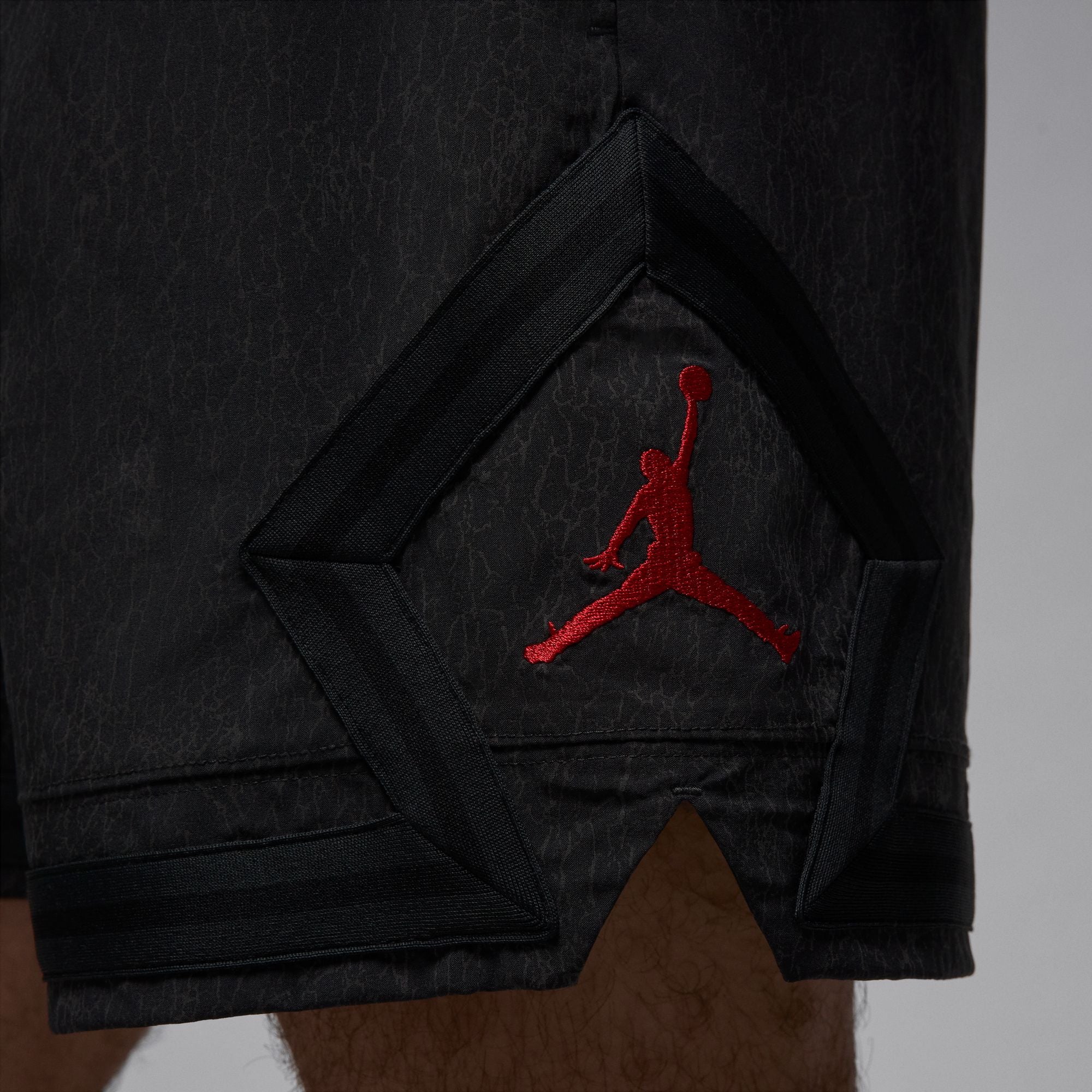 Air Jordan Mens Woven Diamond Shorts - Image 4