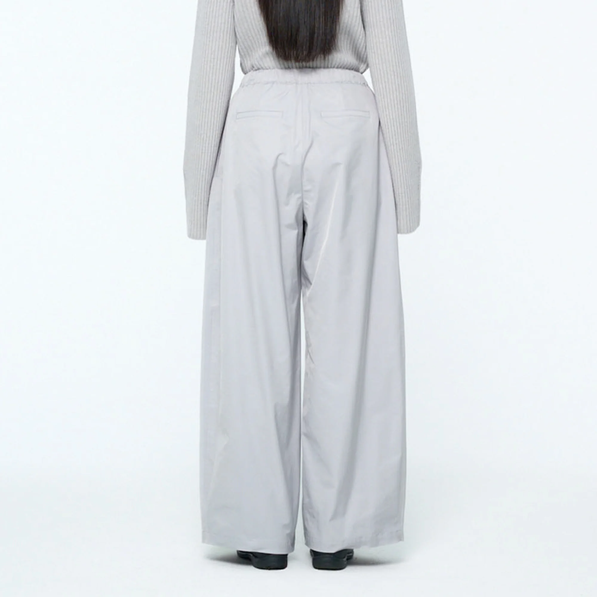 Amomento Womens Two Tuck Ballon Pants - Image 3