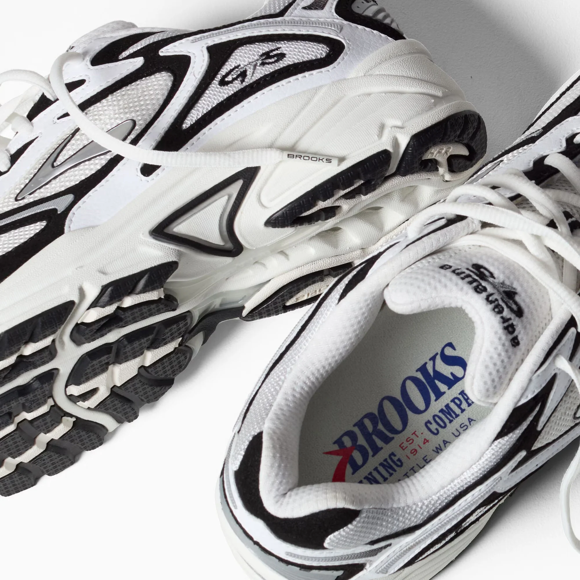 Brooks Mens Adrenaline GTS 4 Shoes - Image 4