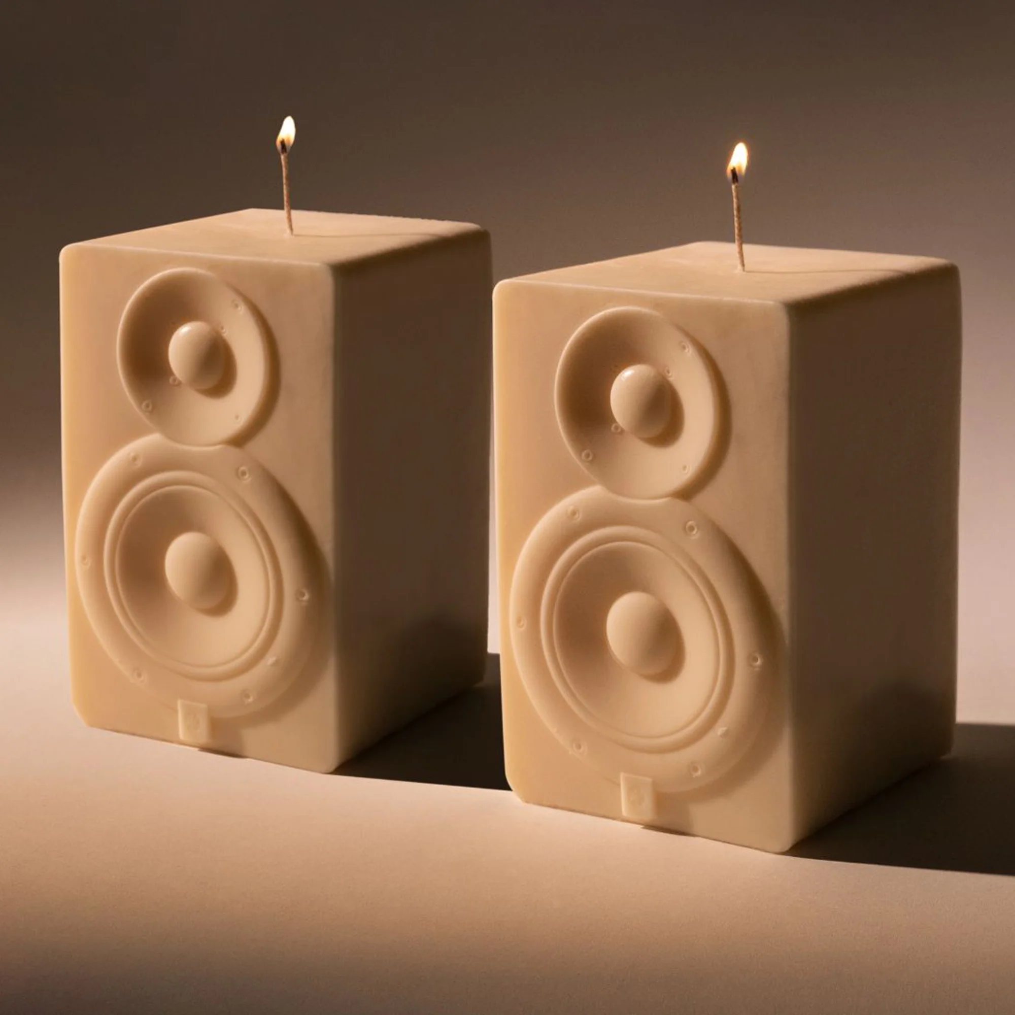 Colle Modern Speaker Candle - Image 4