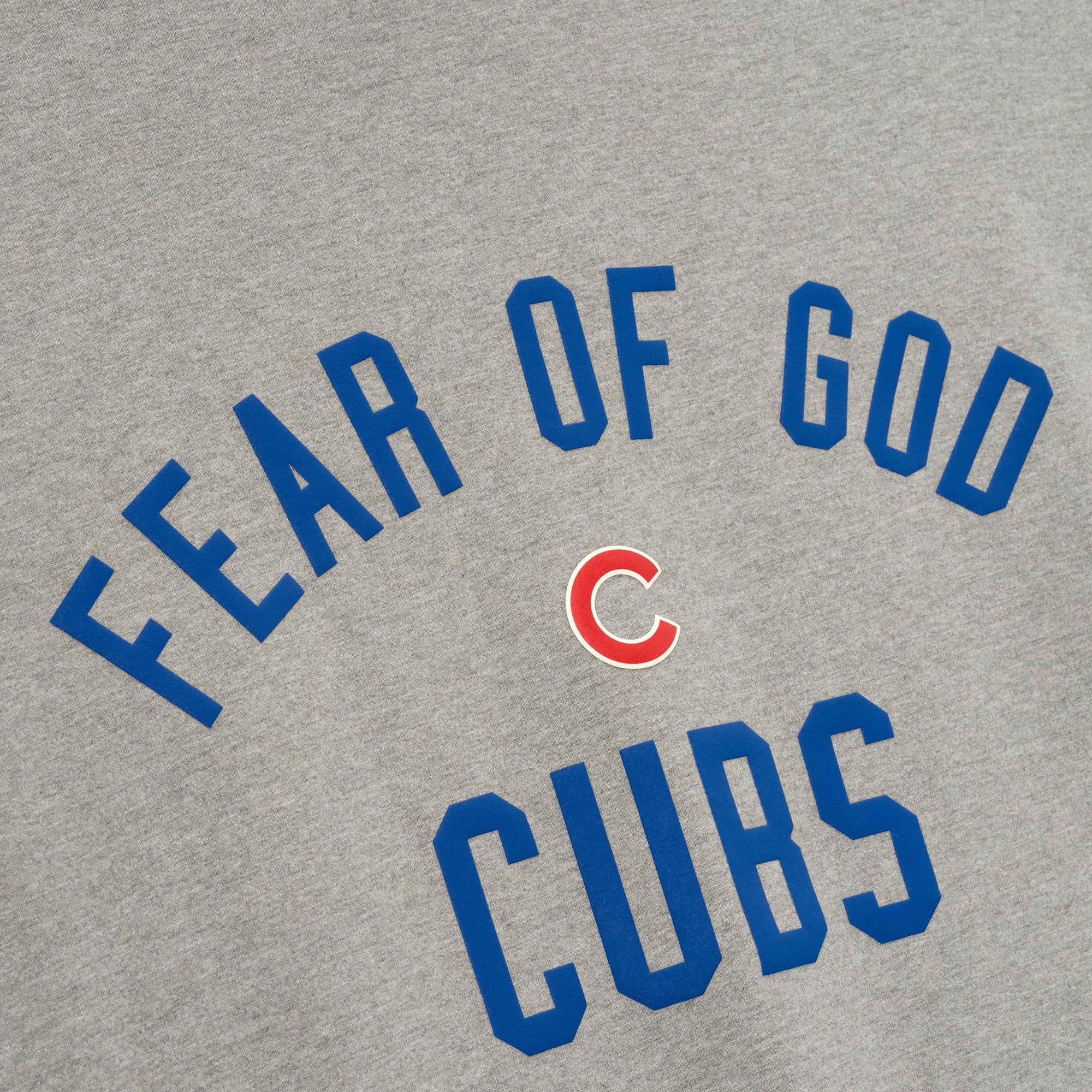 Fear of God ESSENTIALS x MLB Mens Cubs 90's Fit Tee - Image 3