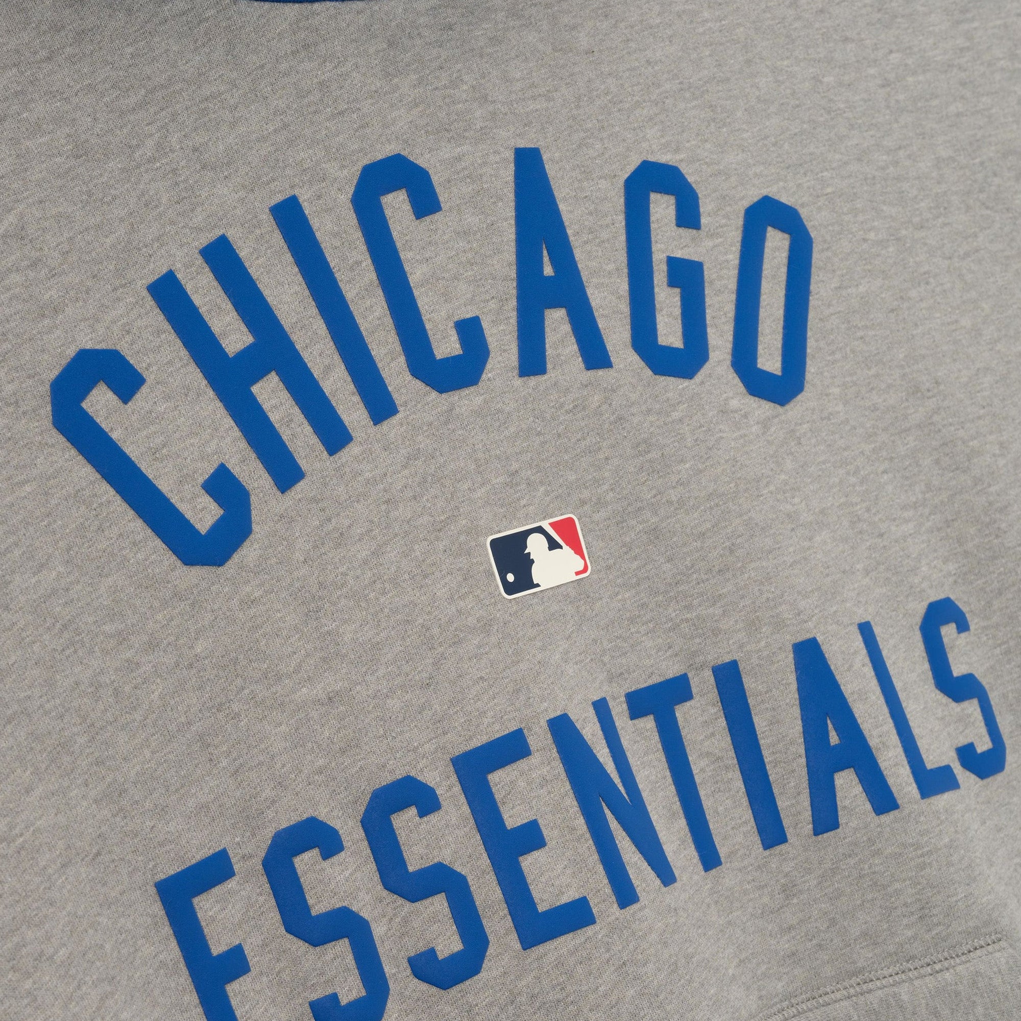Fear of God ESSENTIALS x MLB Mens Cubs Sport Fit Pullover Hoodie - Image 3