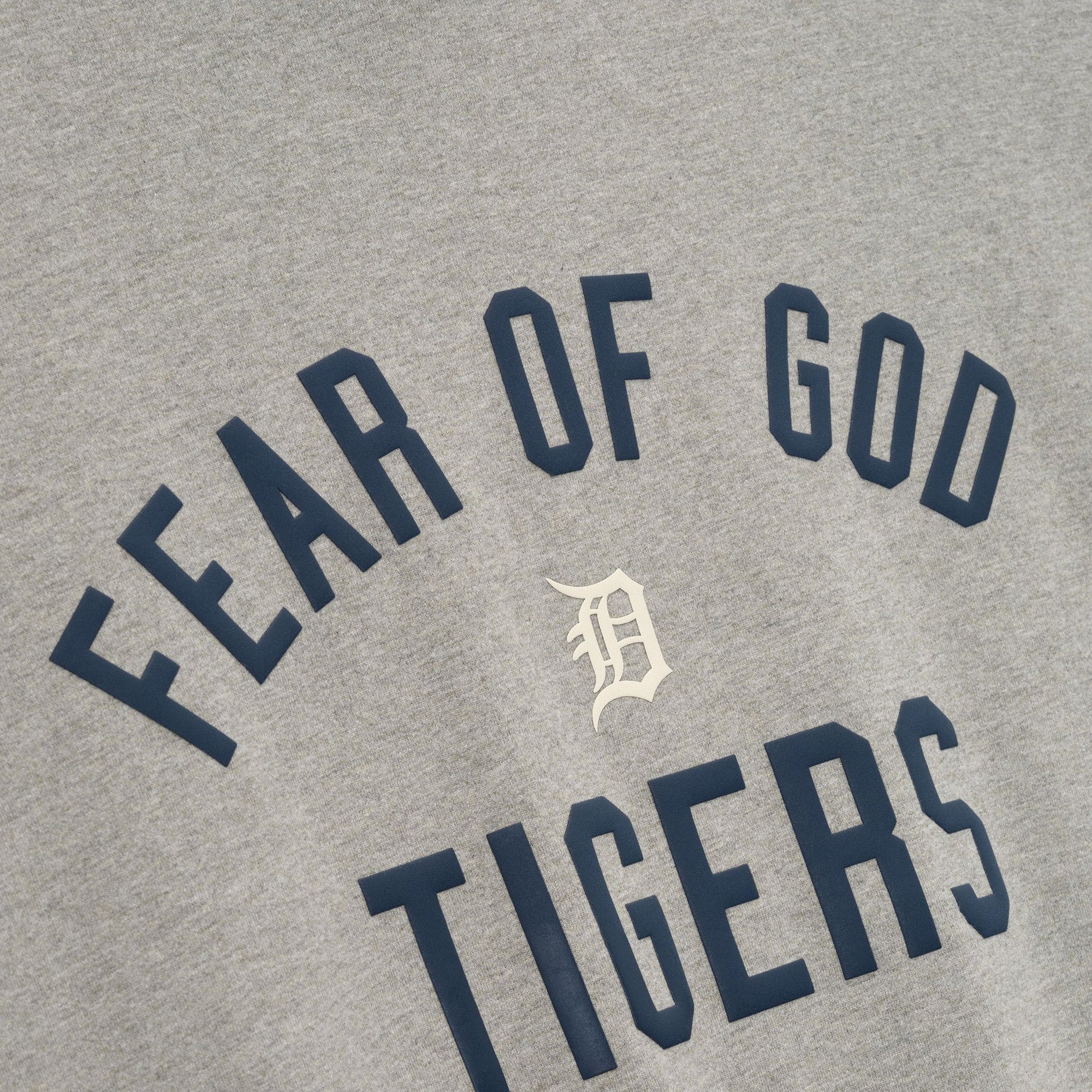 Fear of God ESSENTIALS x MLB Mens Tigers 90's Fit Tee - Image 3