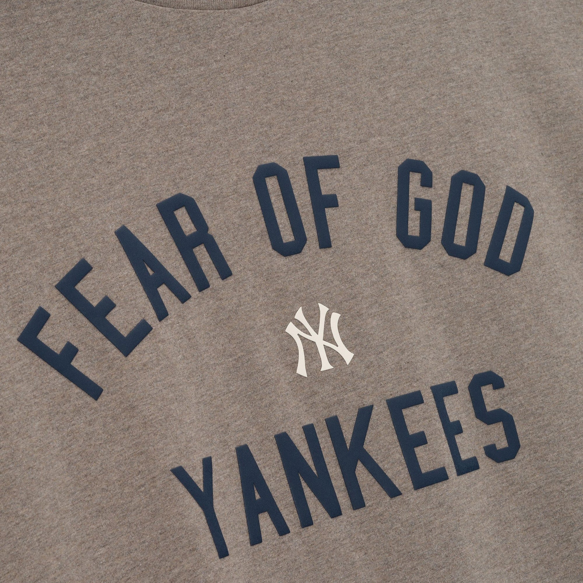 Fear of God ESSENTIALS x MLB Mens Yankees 90's Fit Tee - Image 4