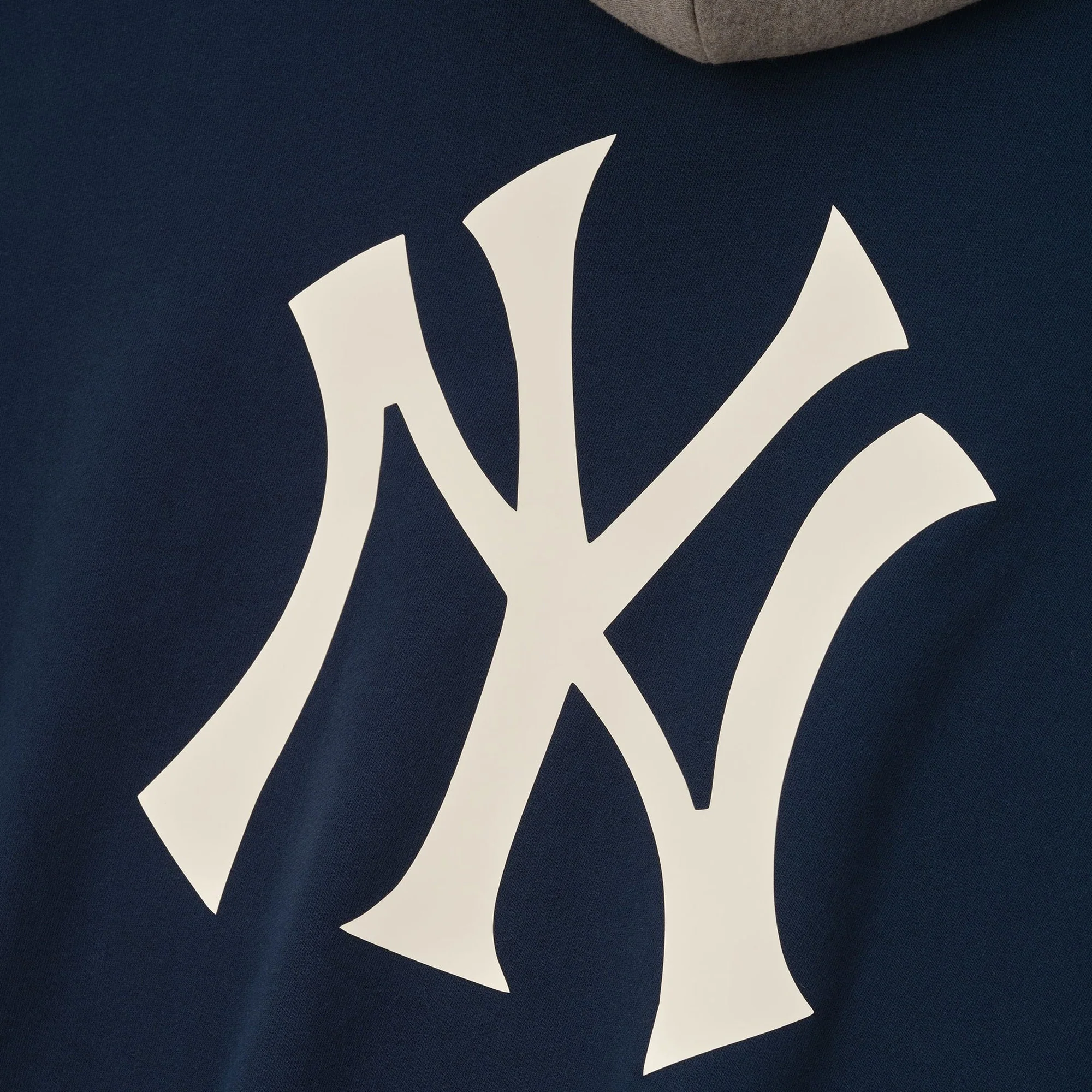 Fear of God ESSENTIALS x MLB Mens Yankees Sport Fit Pullover Hoodie - Image 4
