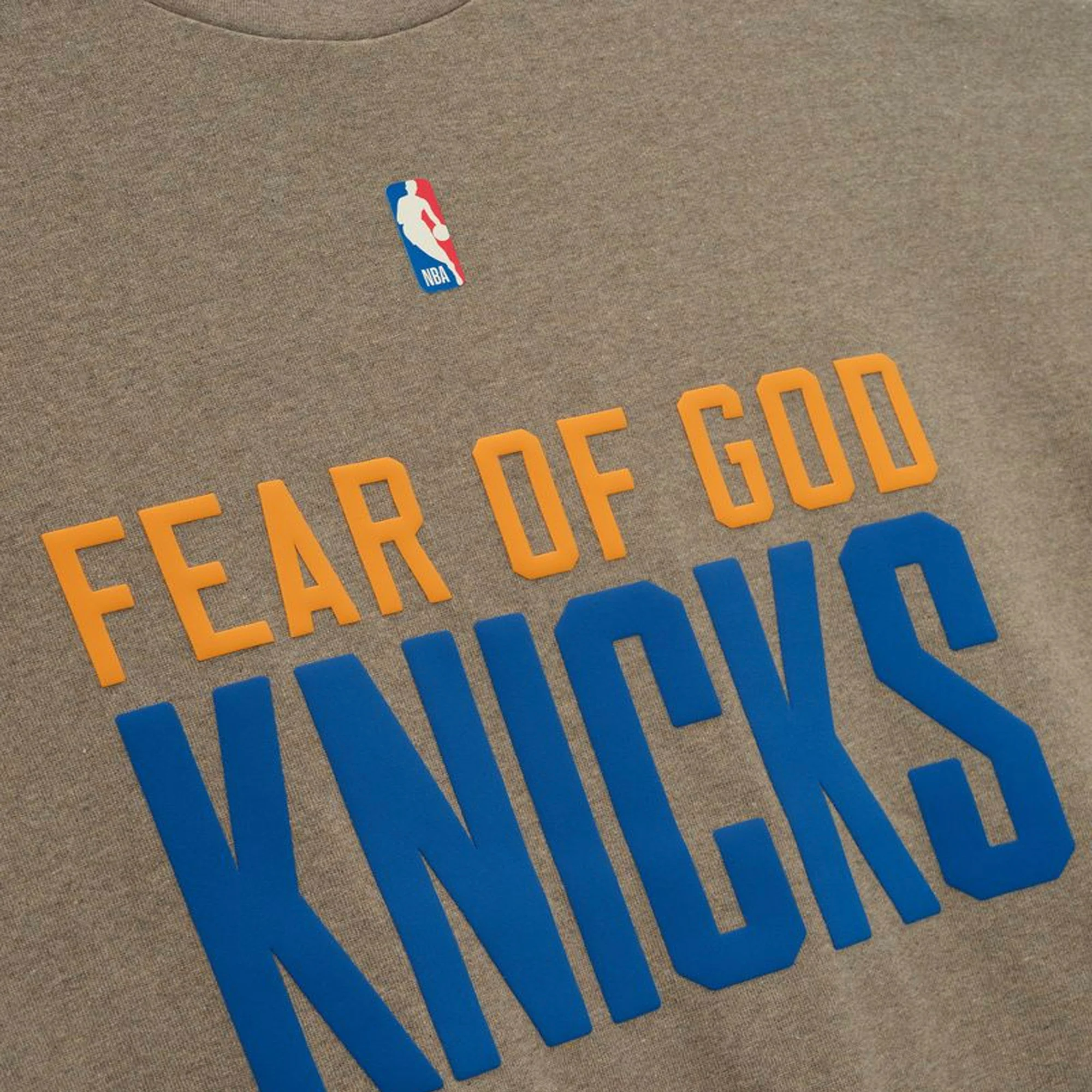 Fear of God ESSENTIALS x NBA Mens Knicks 90's Fit Tee - Image 3