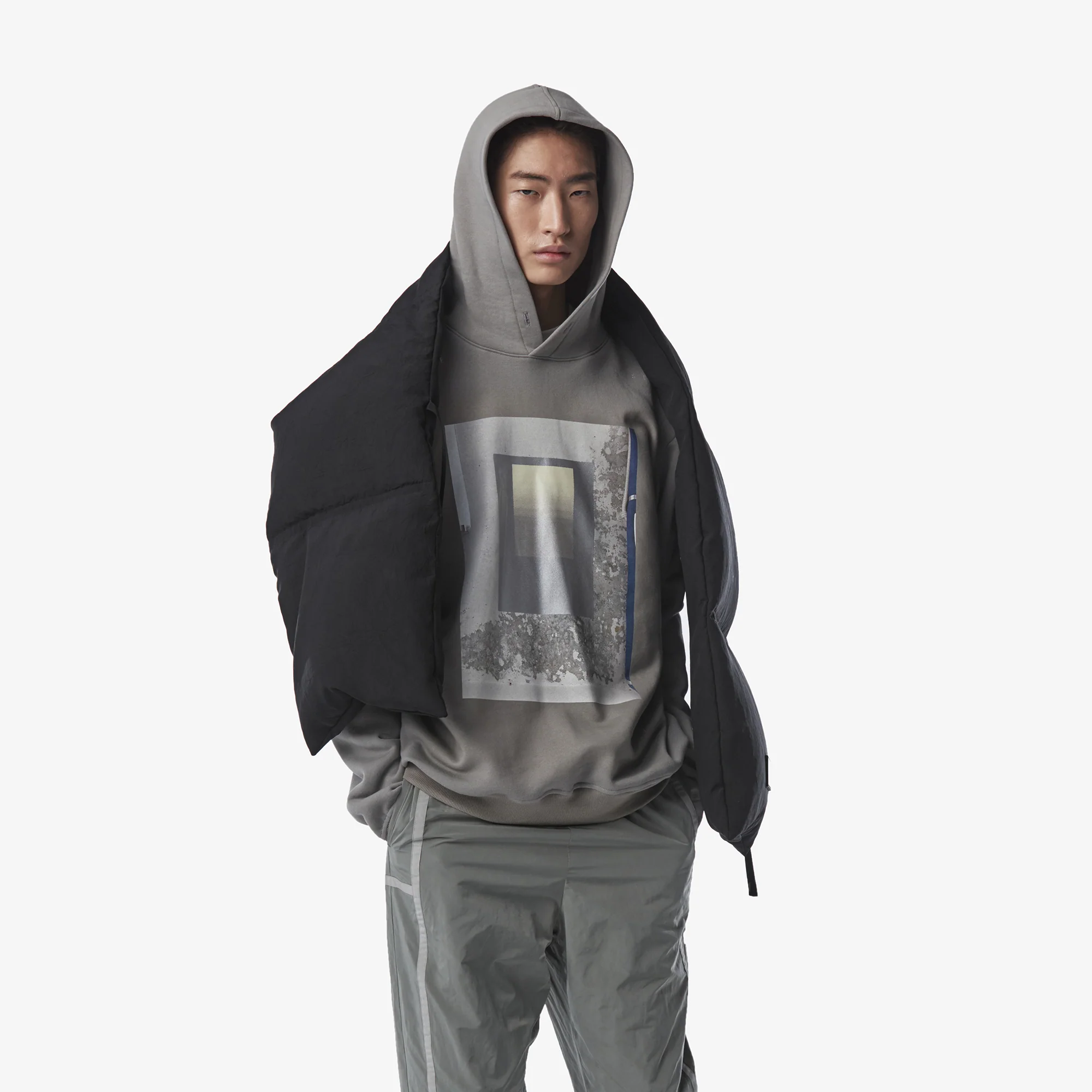IISE Frames Hoodie in Grey - Image 3