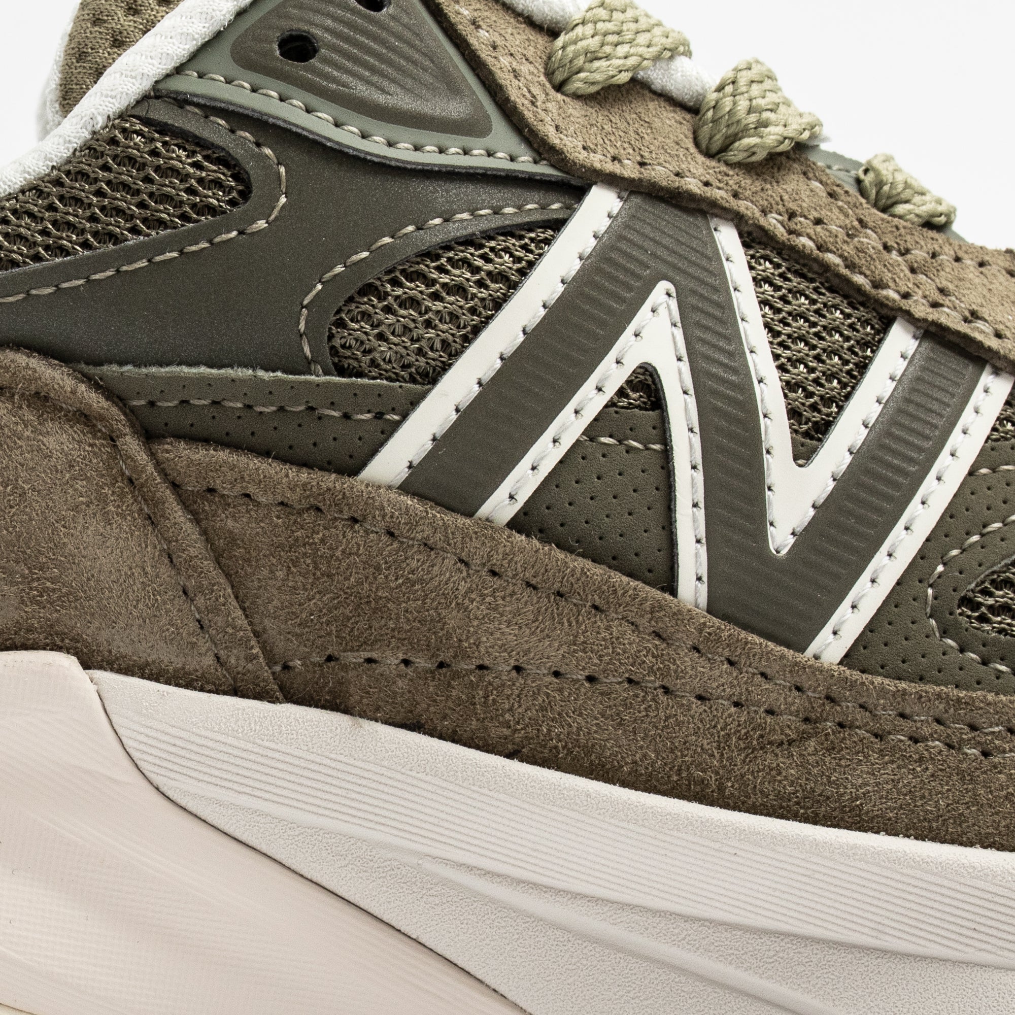 New Balance Mens Made in USA 990v6 Shoes - Image 4