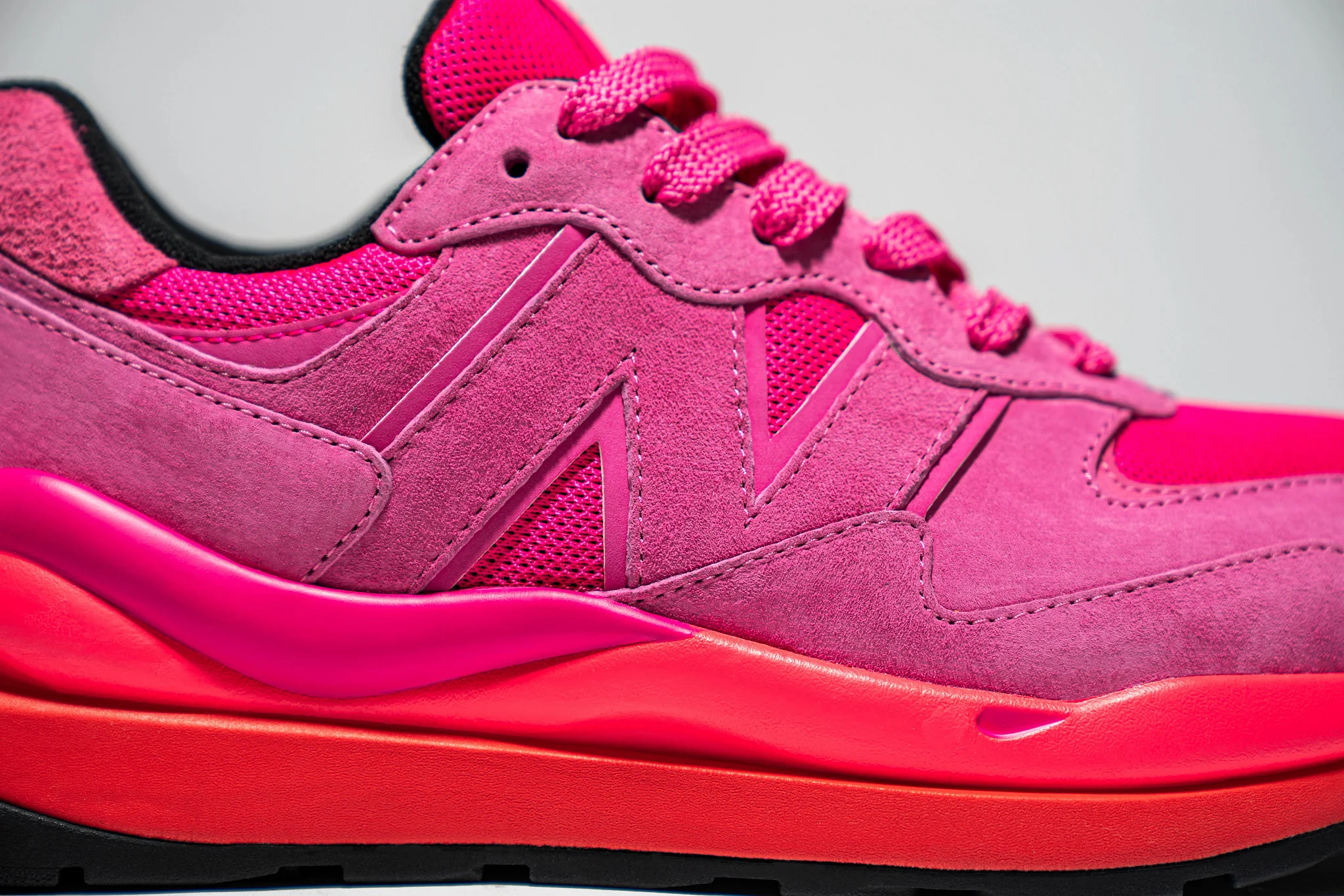 New Balance Mens M5740VD 'Pink Glo' Shoes - Image 4