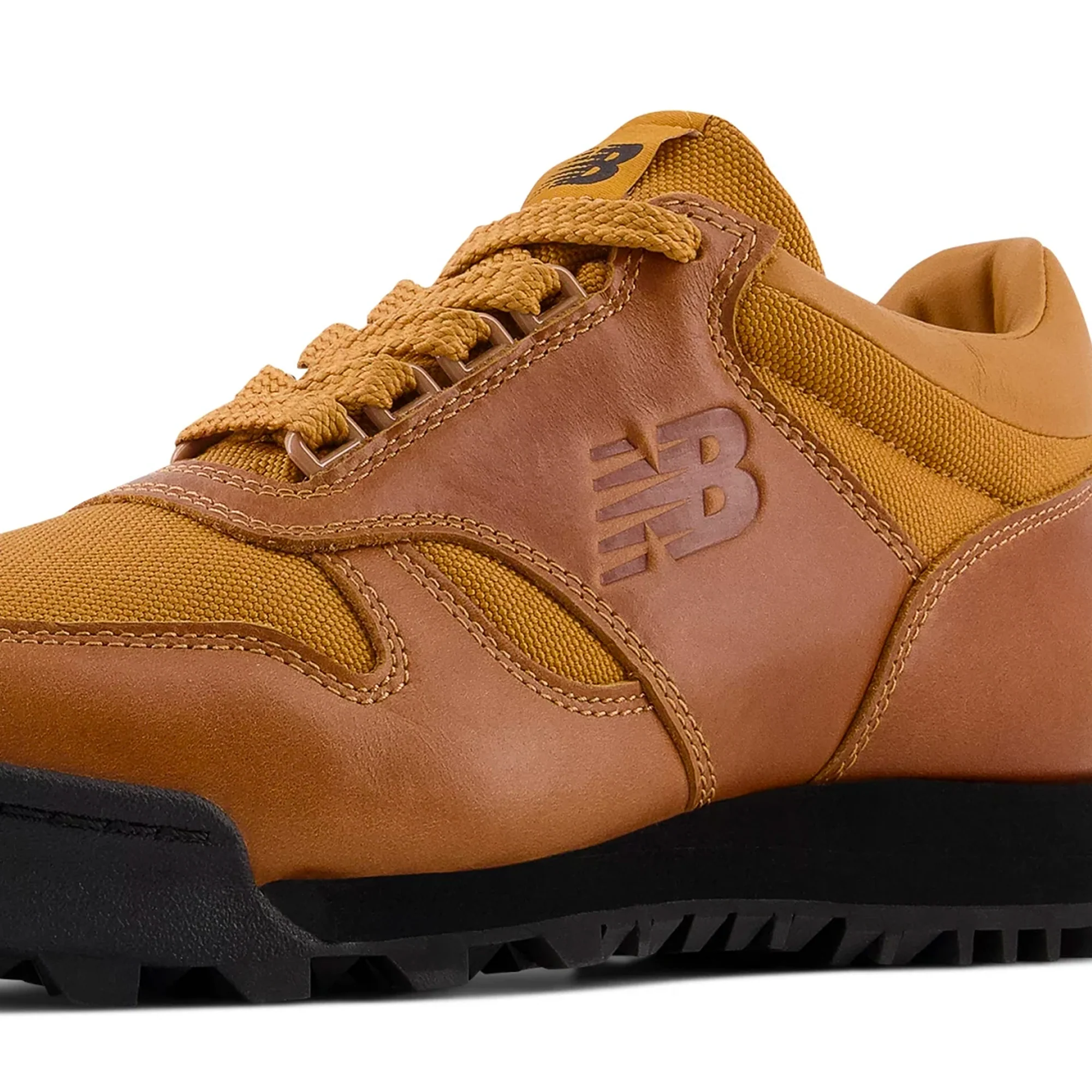 New Balance Mens Rainier Low Shoes - Image 4