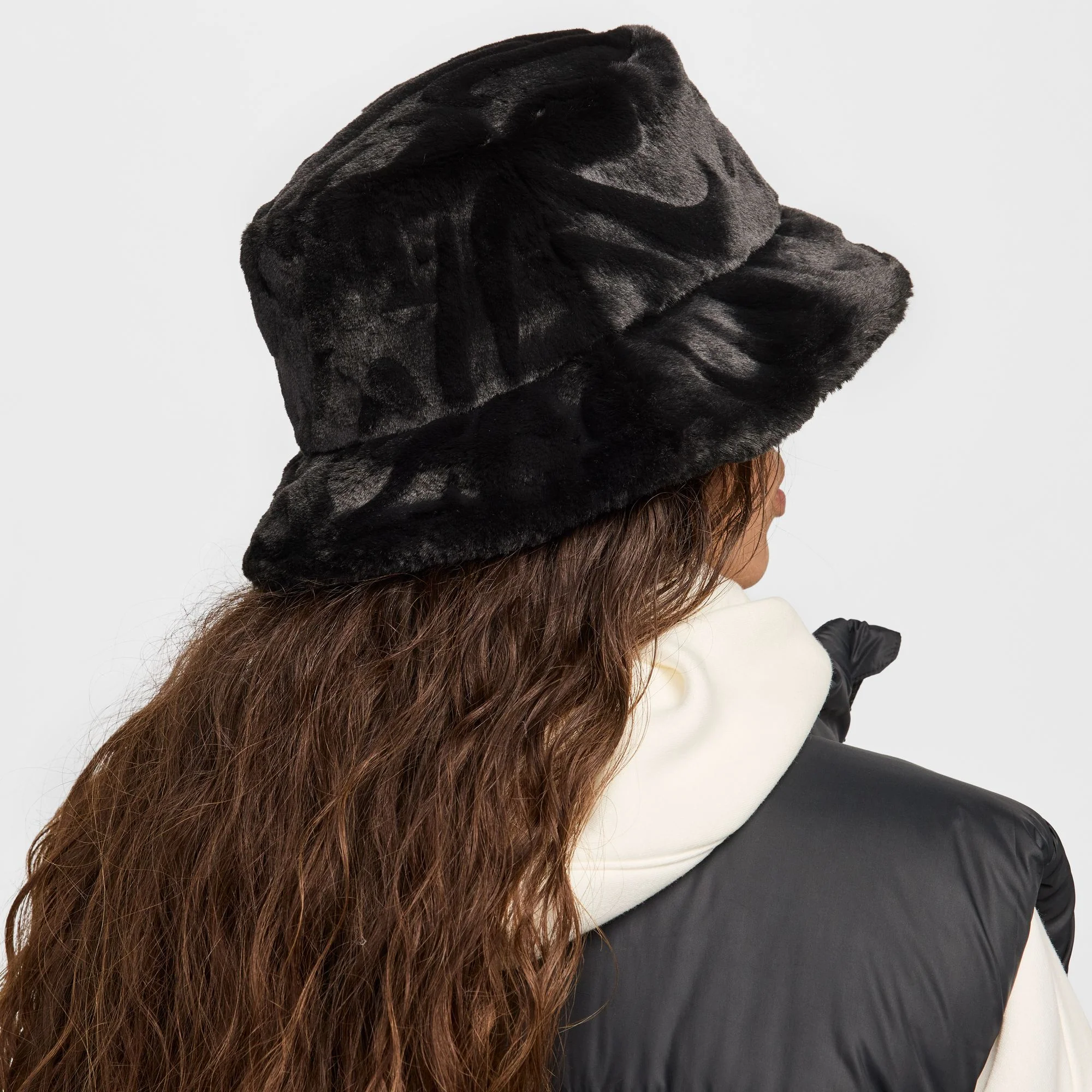 Nike Apex Faux Fur Bucket Hat - Image 3