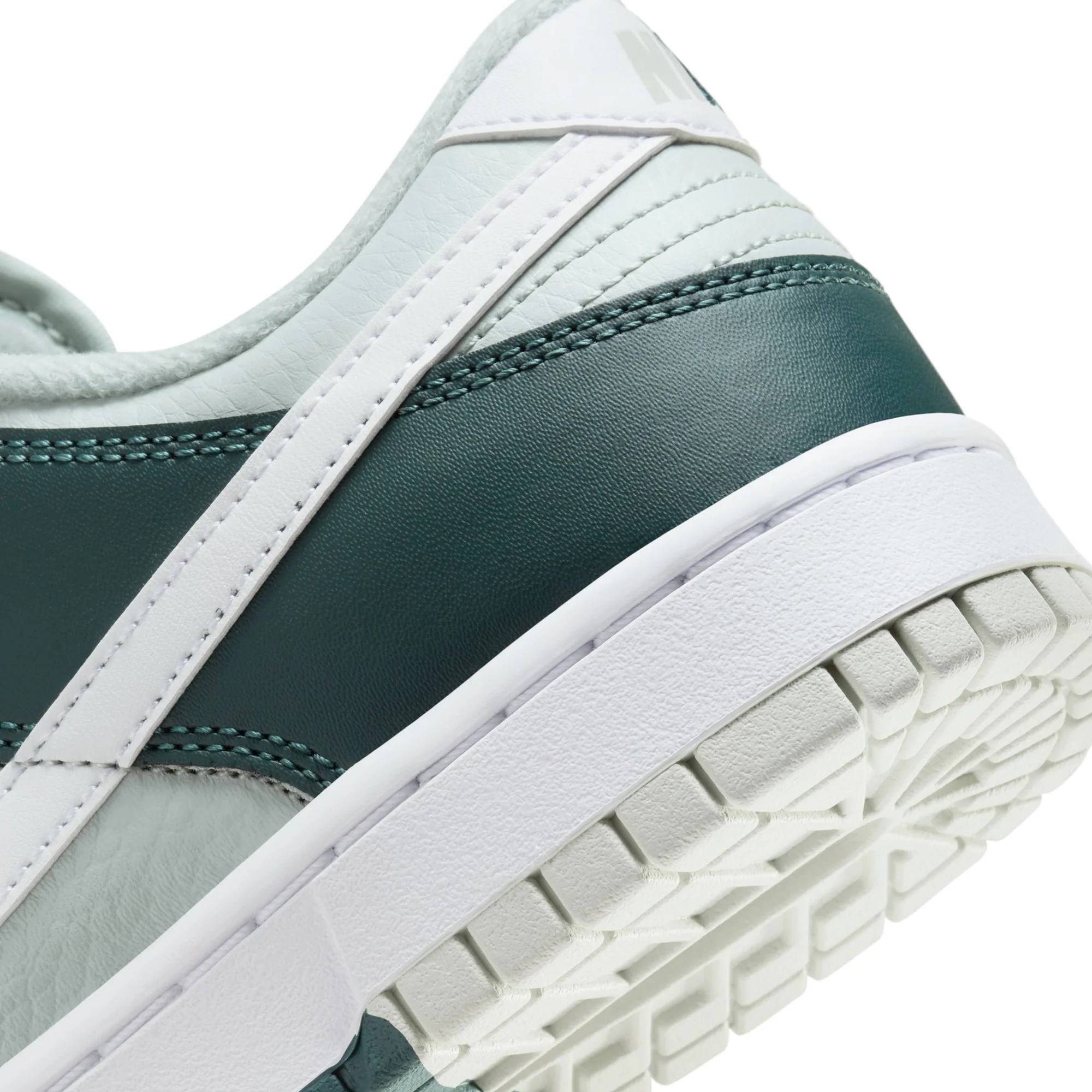 Nike Dunk Low Retro Premium Shoes - Image 4