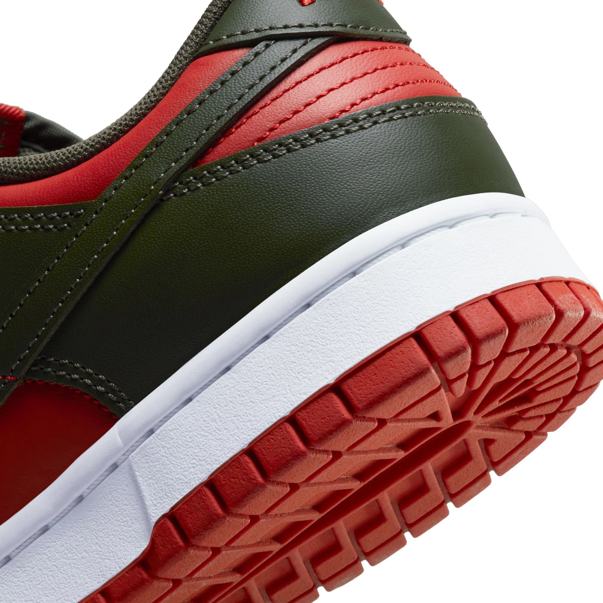 Nike Dunk Low Retro Shoes - Image 4