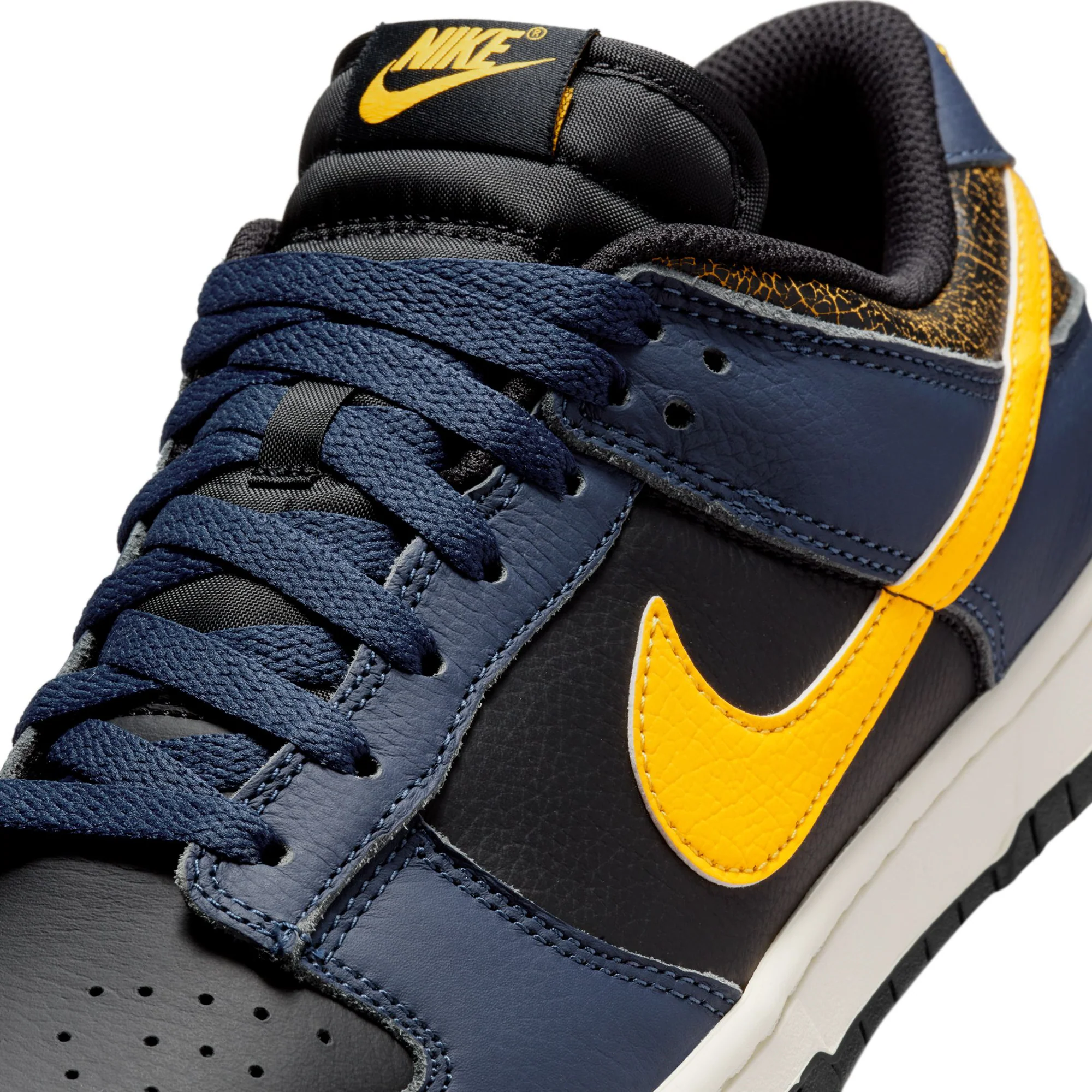 Nike Dunk Low Retro Shoes - Image 4